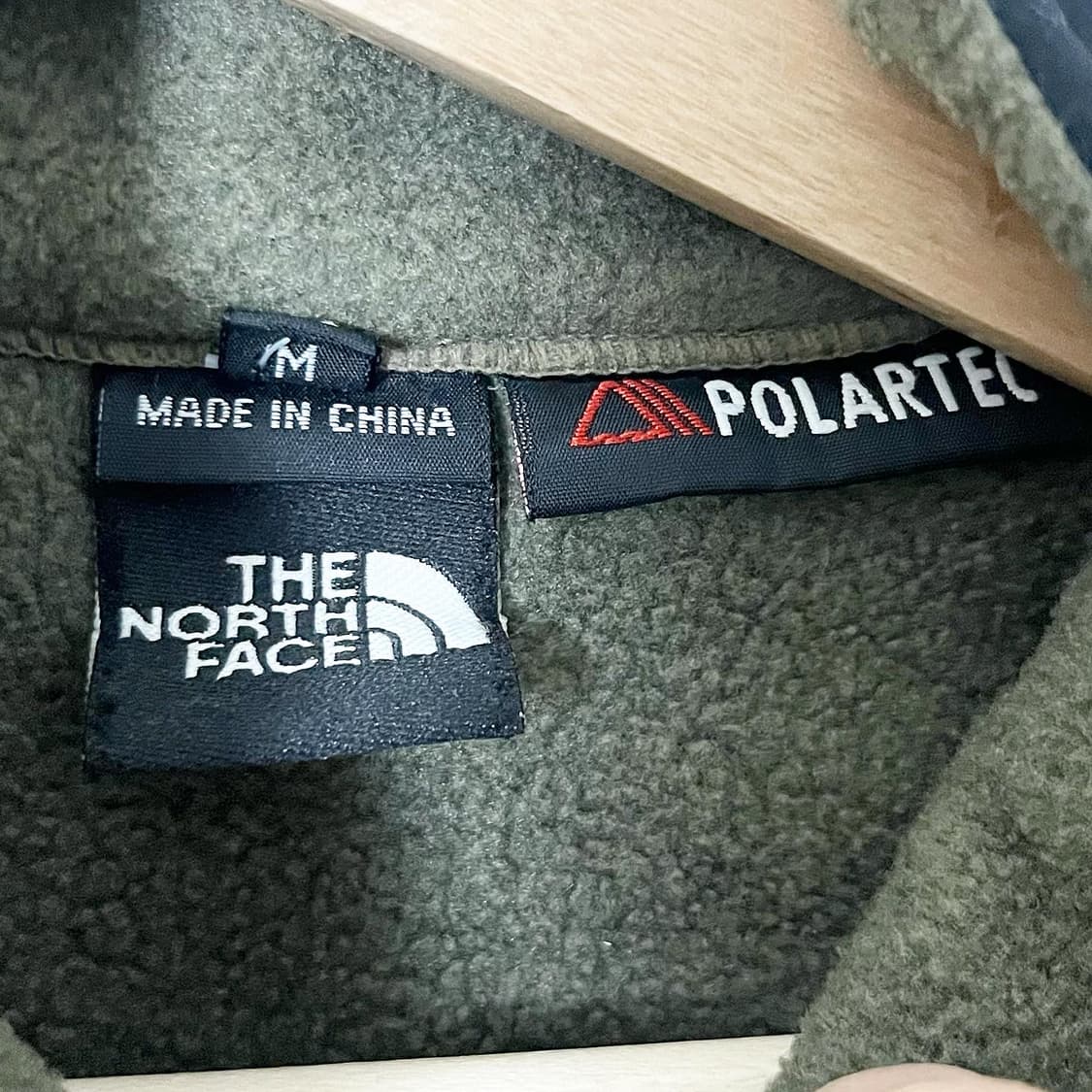 노스페이스 카키 블랙 배색 플리스 집업 자켓
 상품이미지9