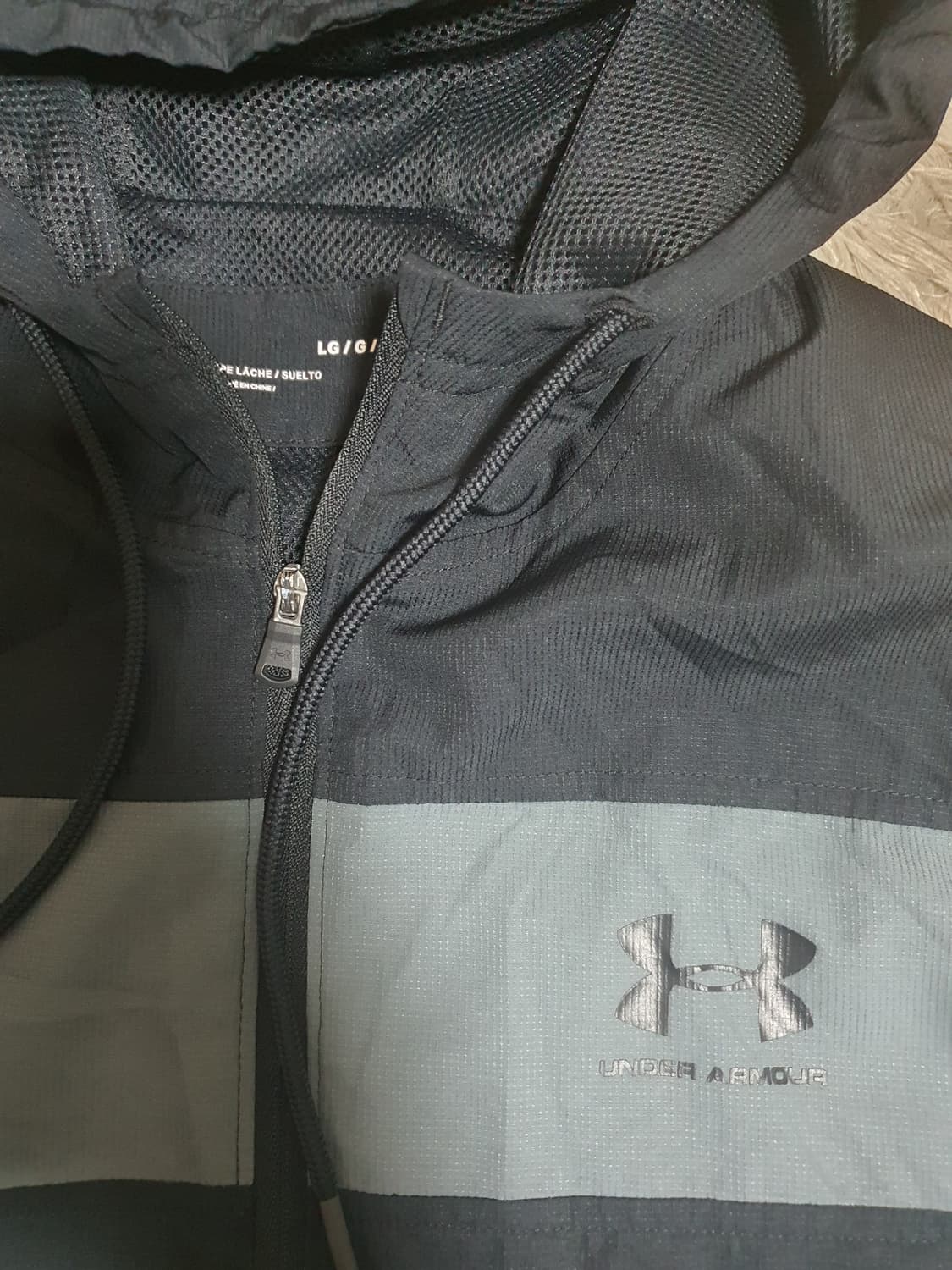 언더아머 바람막이 상태좋고깨끗해요 사이즈 100 상품이미지3