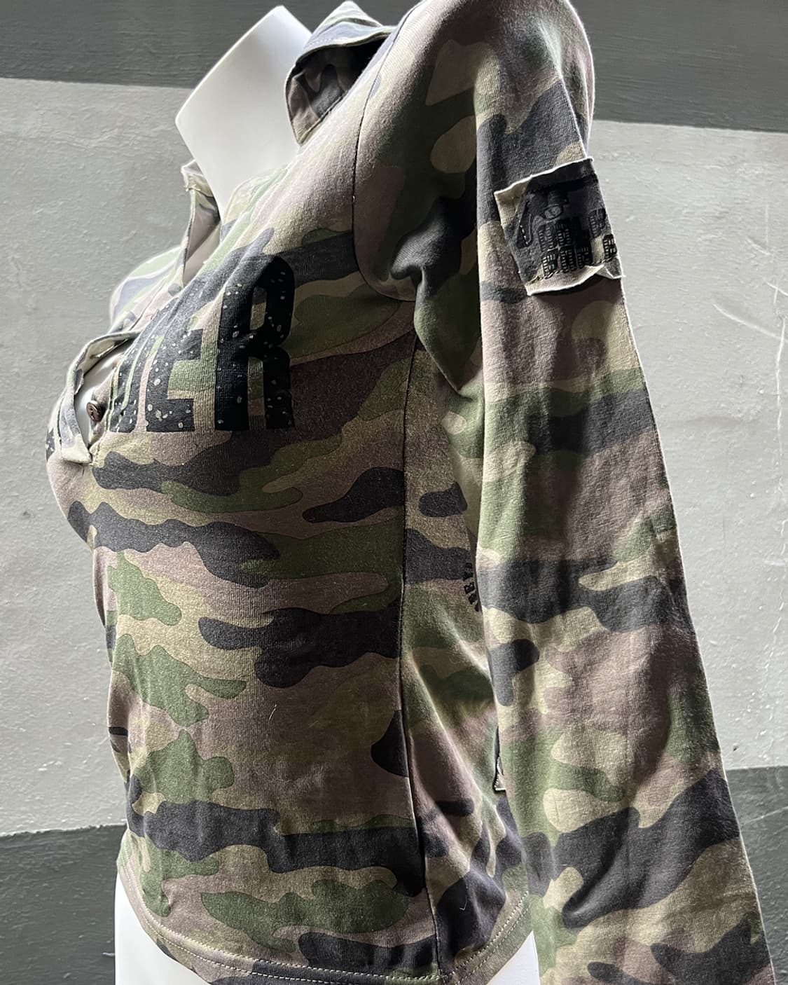 Camo Patch Detail Long Sleeve 상품이미지3