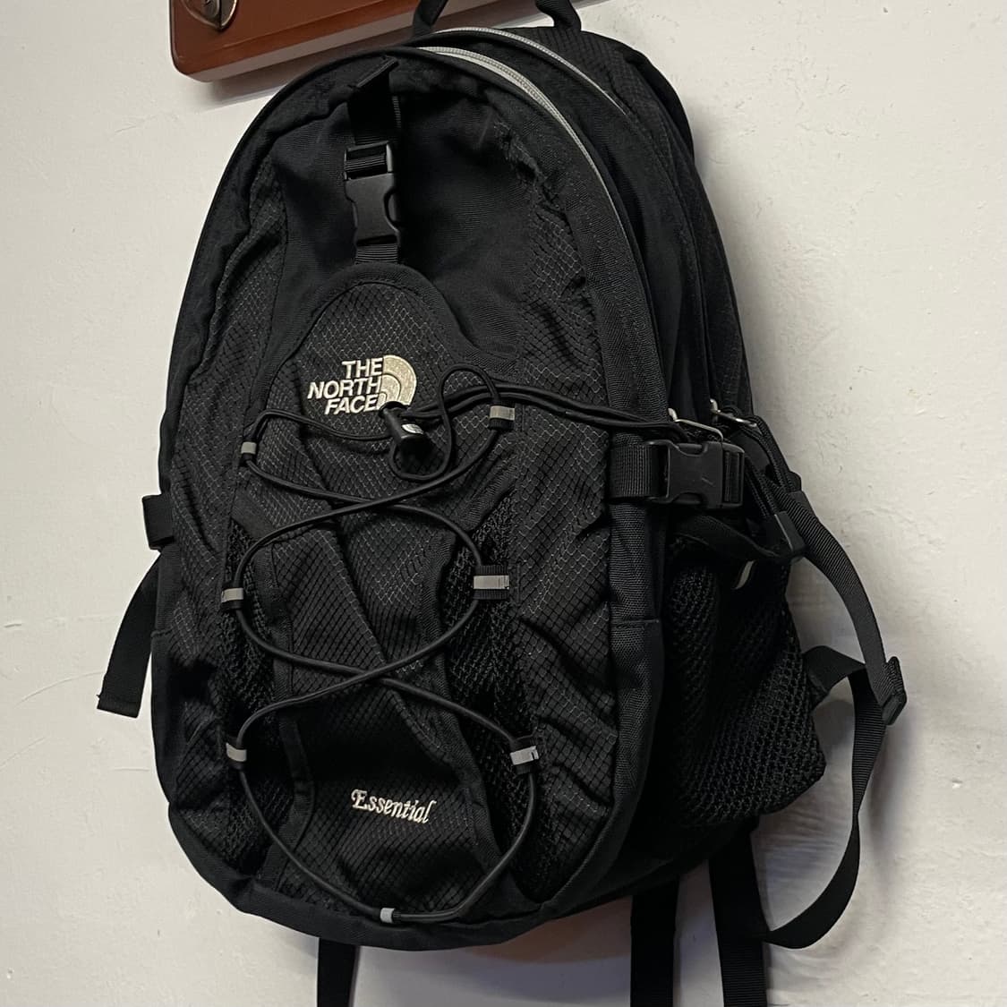 노스페이스 에센셜 미니 블랙 백팩  상품이미지2