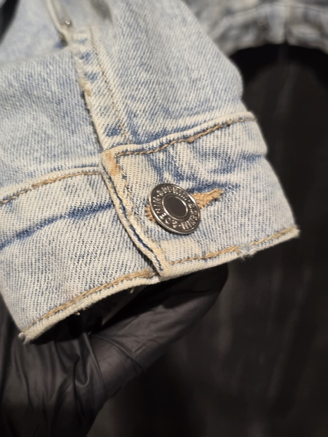 Light Wash Denim Jacket 상품이미지3