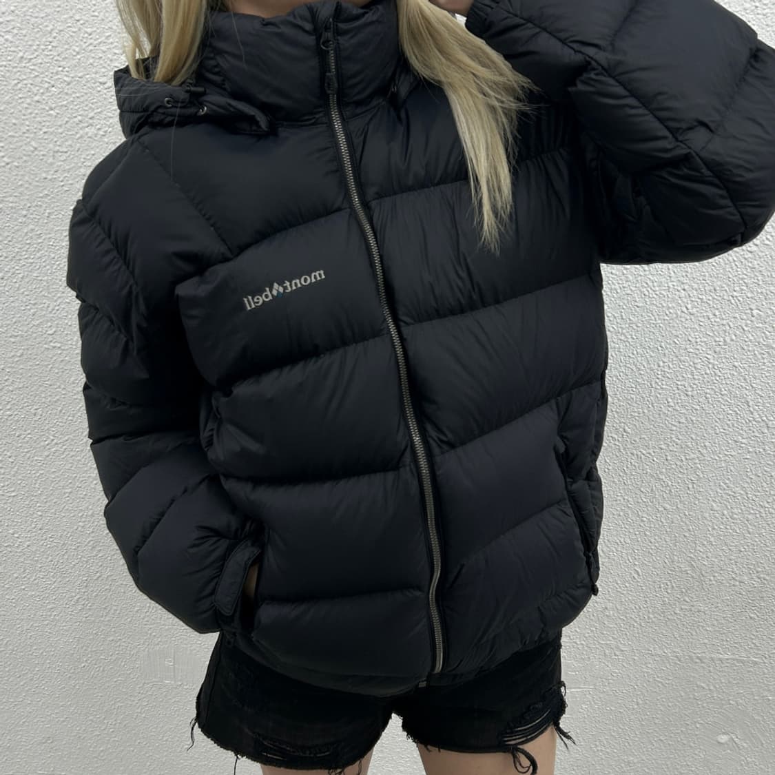 몽벨 미니로고 블랙 후드패딩 100 상품이미지2