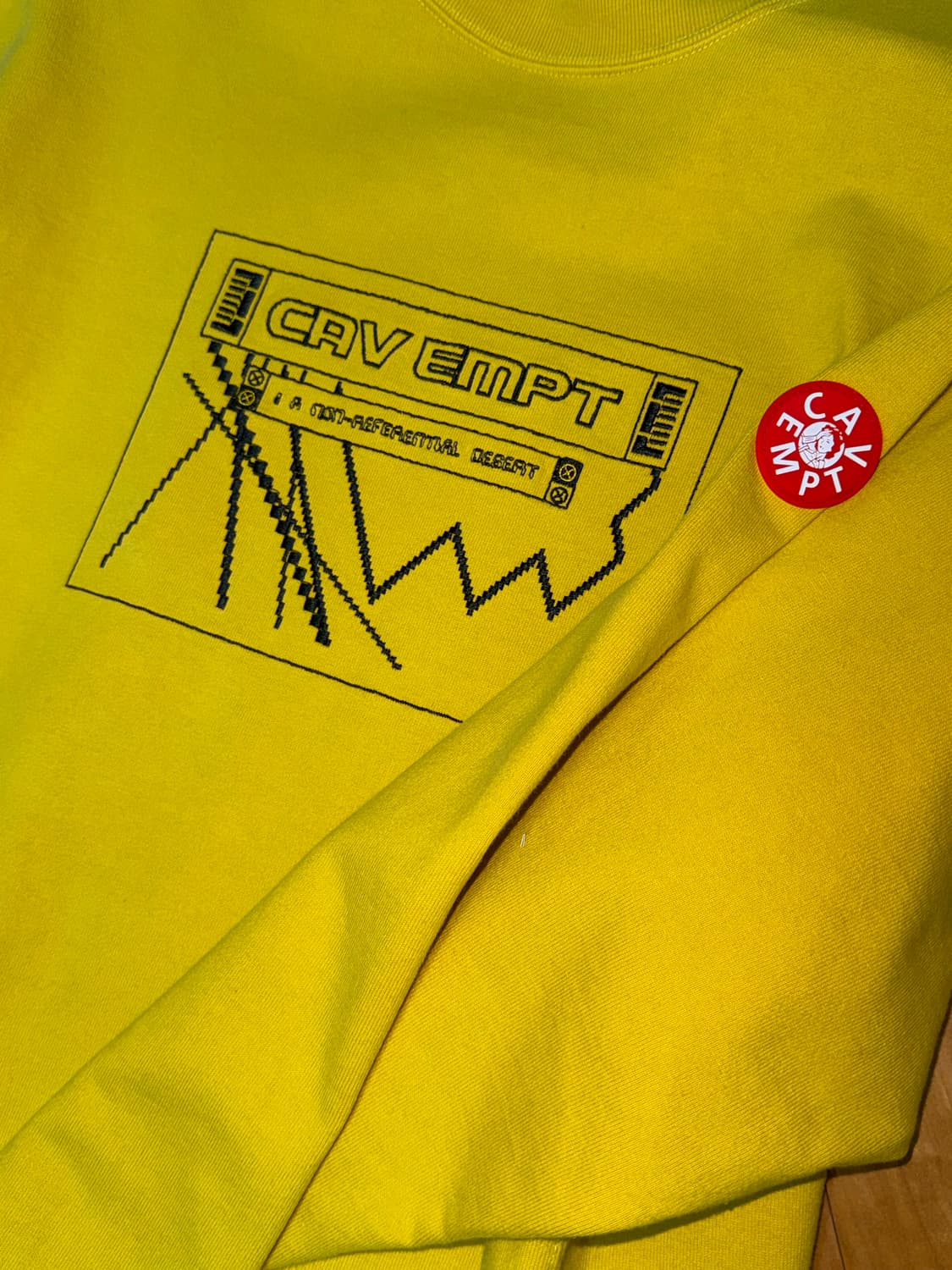 Cav Empt yellow 맨투맨 상품이미지1