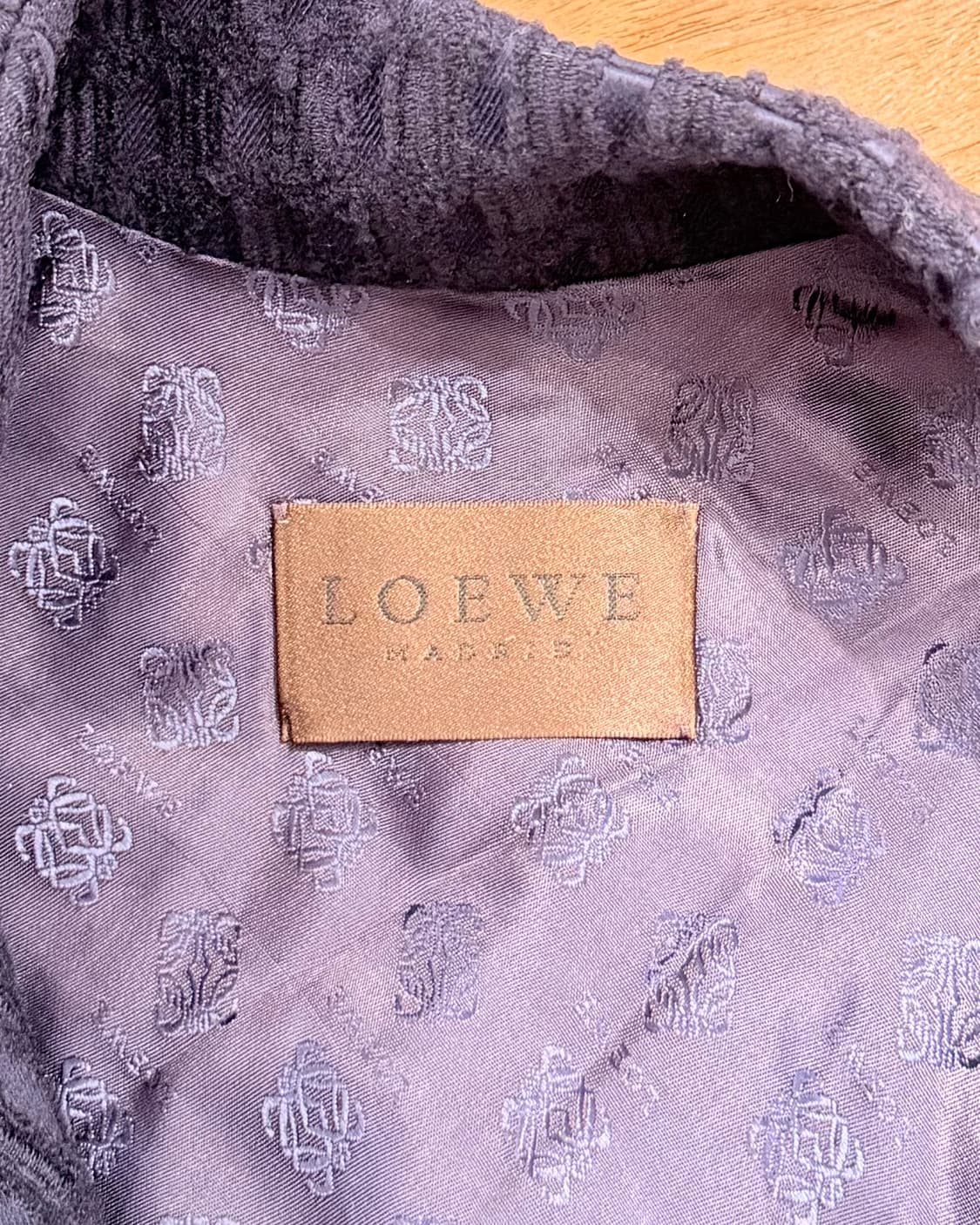 로에베 다크퍼플 히든버튼 텍스쳐드 코트 상품이미지8