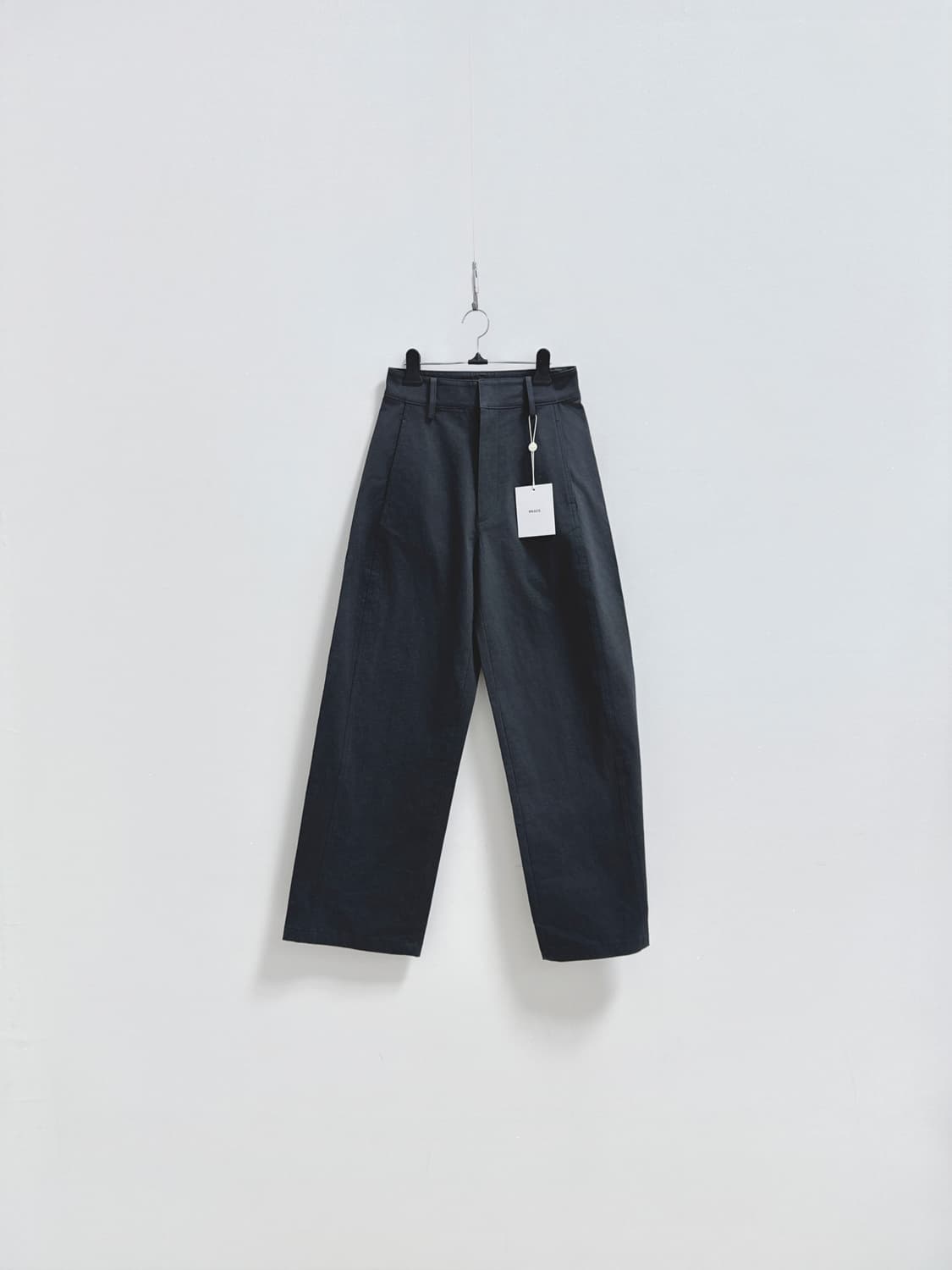 rrace 레이스 코린 앵글 버튼 커브드 팬츠 상품이미지2