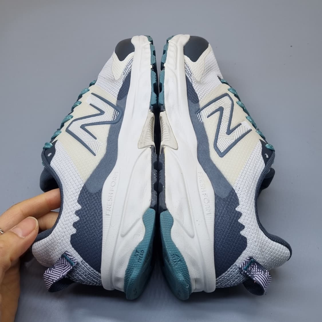 뉴발란스 프레쉬폼 여성운동화240  상품이미지5