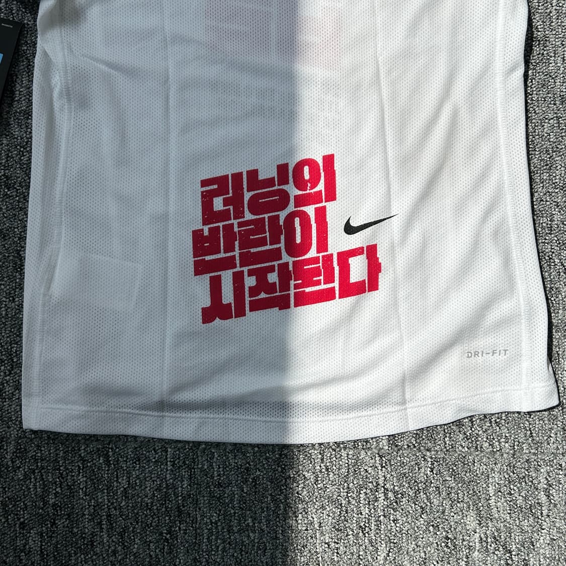 나이키 2017 하프마라톤 반팔티셔츠 상품이미지4