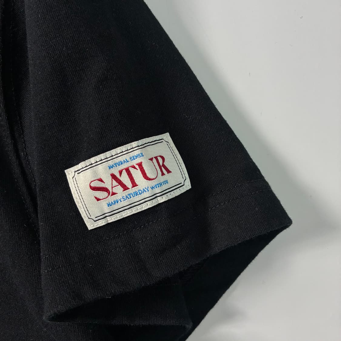 Satur  세터 자수 보야지 레터링 블랙 반팔티셔츠 상품이미지3