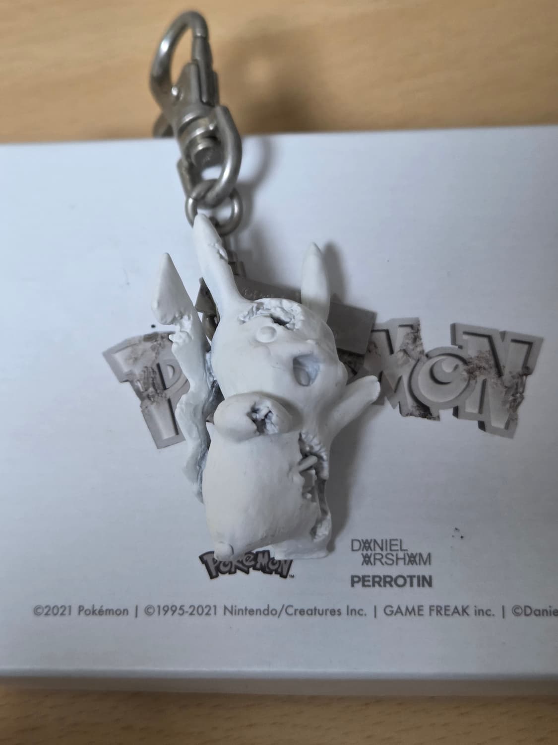 다니엘 아샴 x 포켓몬 x 2G 도쿄 크리스탈라이즈드 피카츄 키체인 상품이미지3
