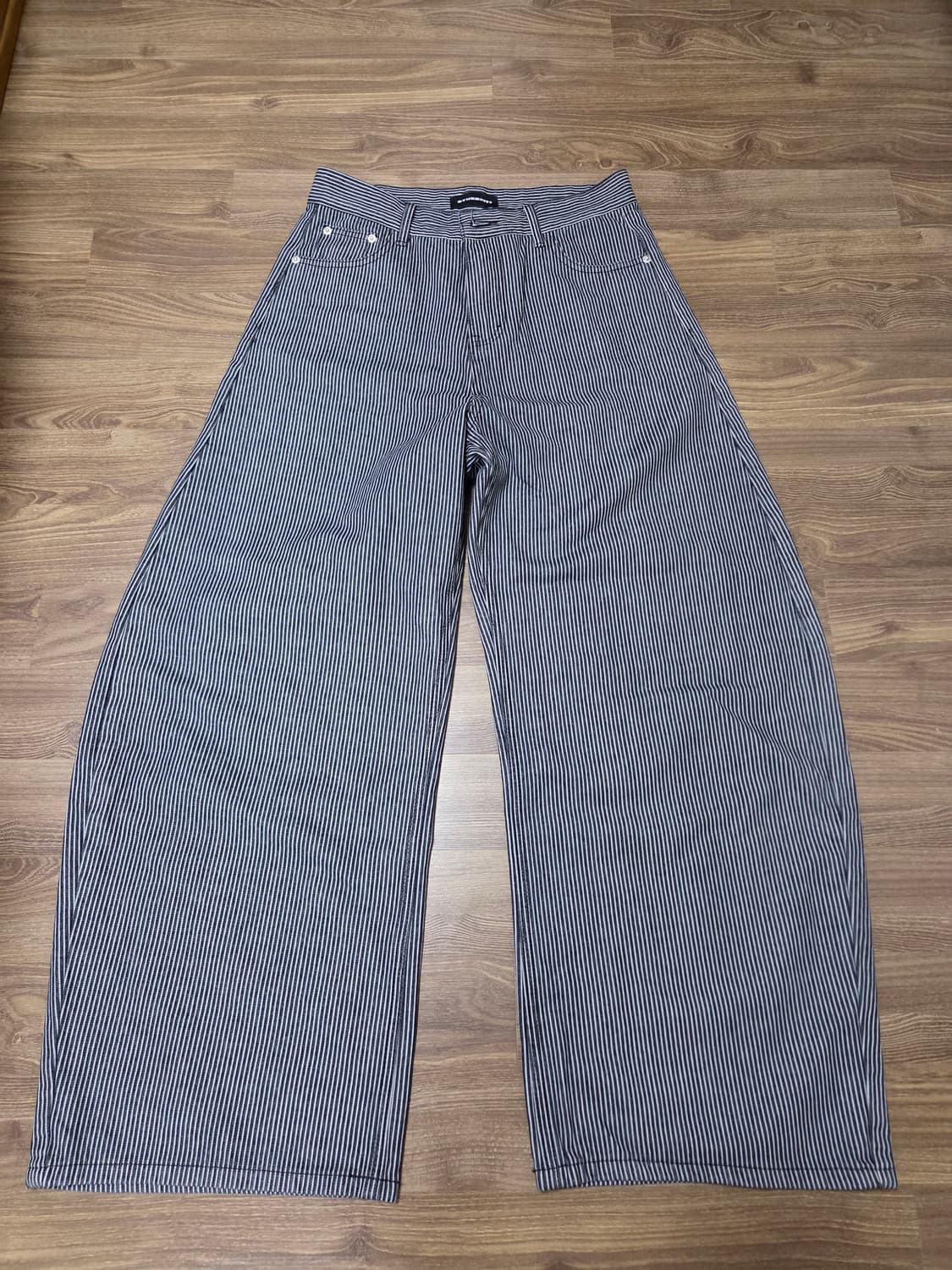 스트라이프 커브드 핏 벌룬 데님 상품이미지1