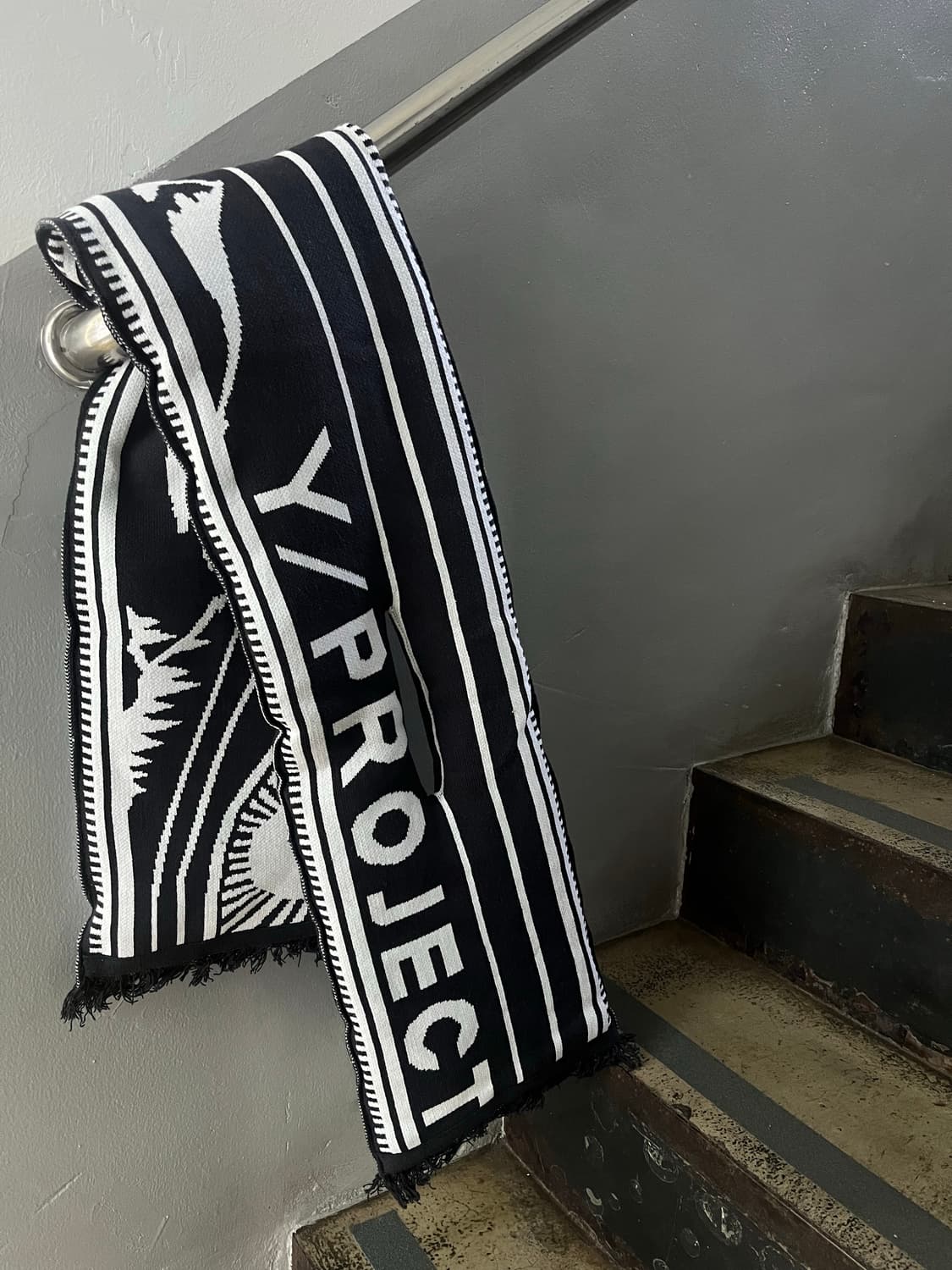 와이프로젝트 21A/W 마운틴 로고 필로우 머플러 상품이미지2