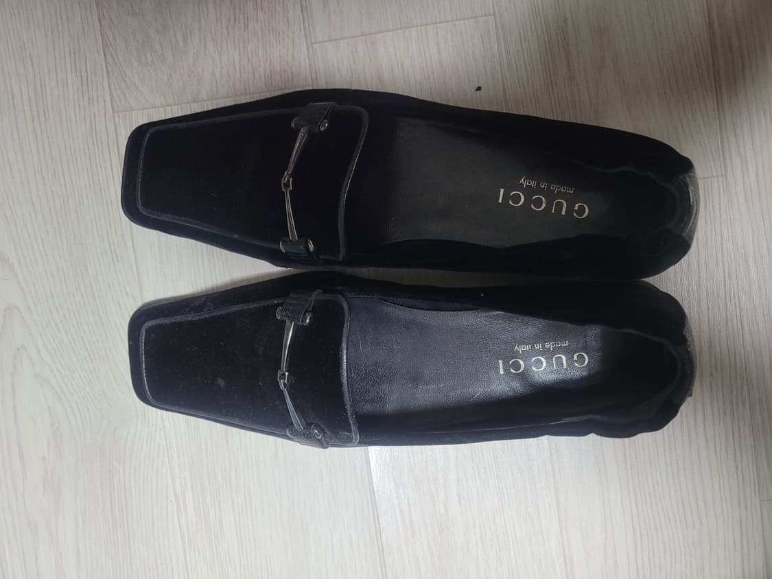 구찌 여성 구두 블랙 벨벳 로퍼 36 정품 상품이미지1