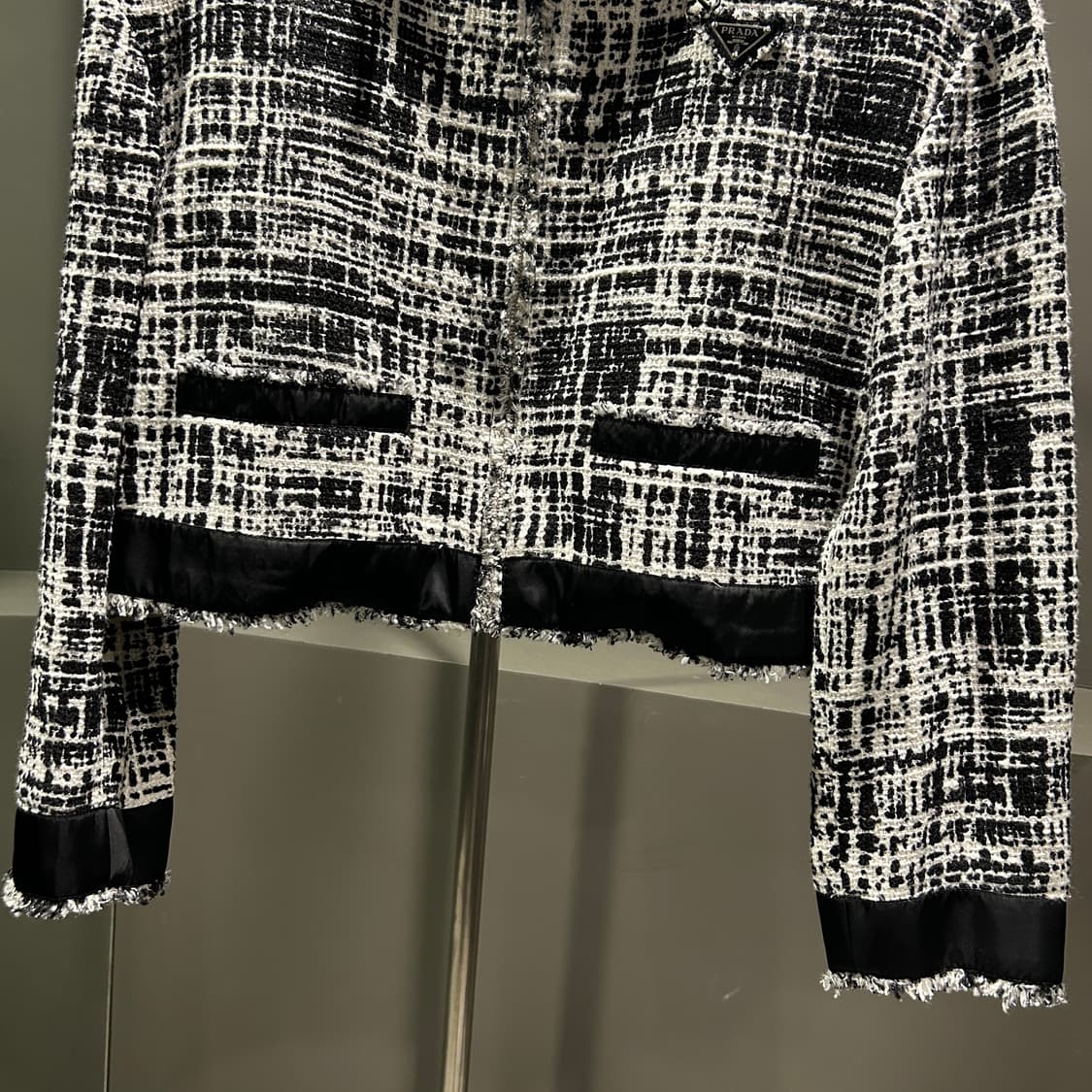 프라다 나일론 트위드 셋업 투피스 상품이미지4