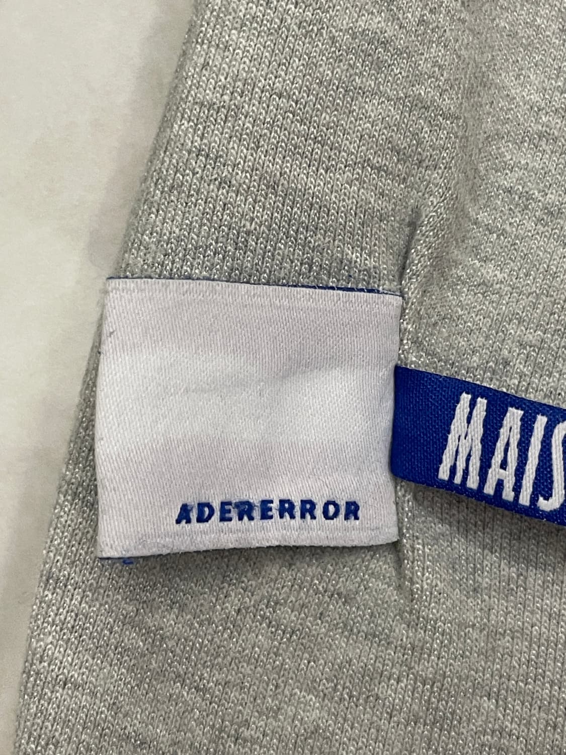 아더에러 메종키츠네 더 블루이스트 폭스 스웻셔츠 그레이 상품이미지9