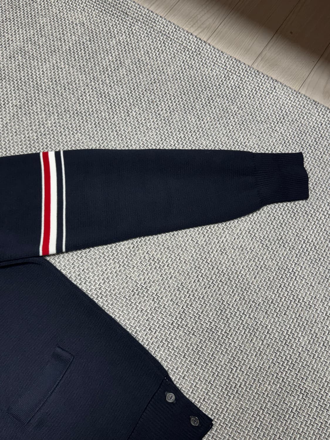 톰브라운 암밴드 밀라노스티치 가디건 상품이미지3