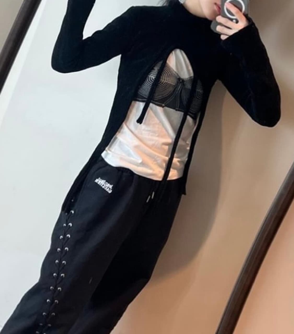 오토링거 블랙 니트 스트랩 롱 슬리브 탑 상품이미지1