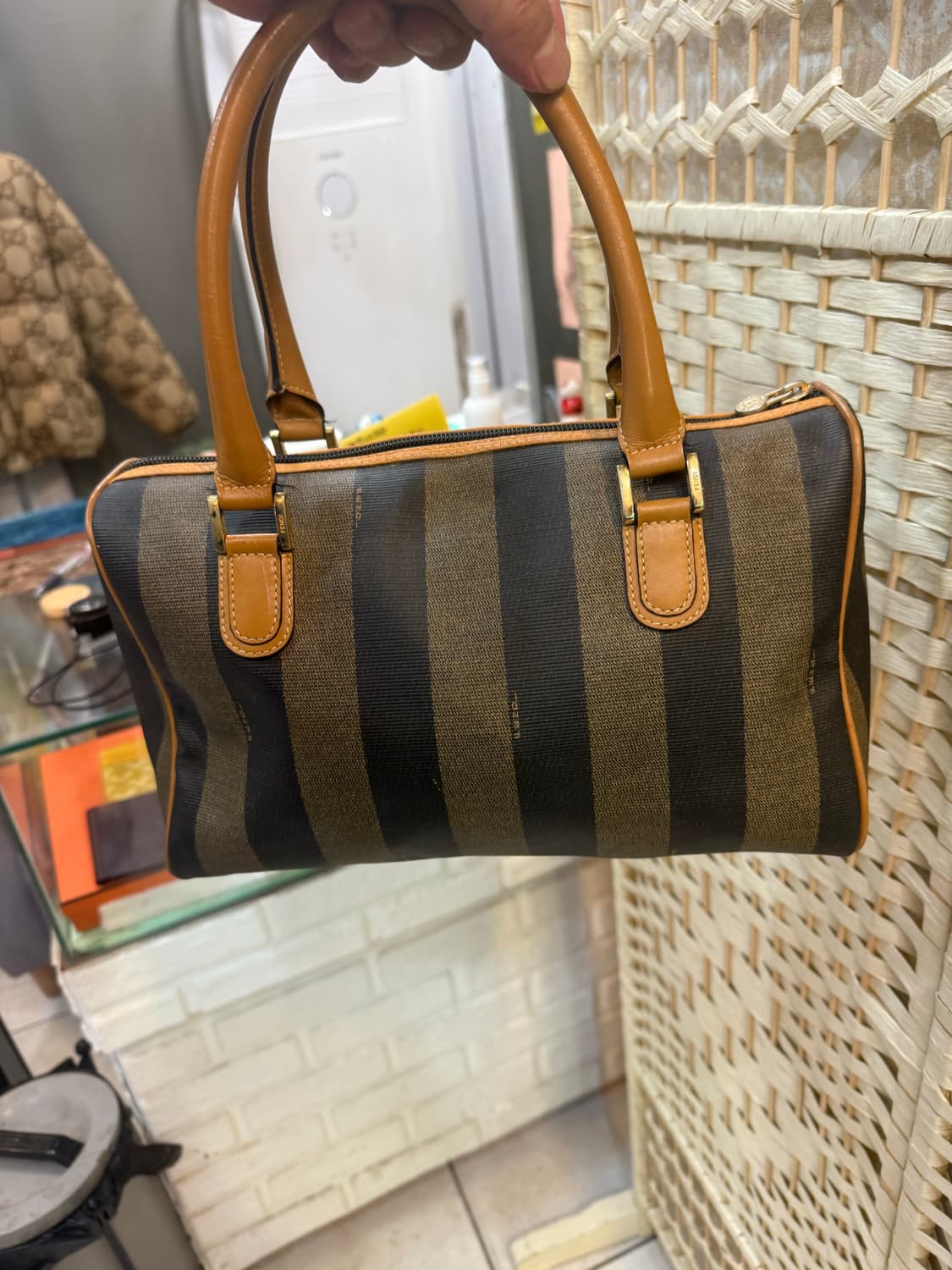 정품 펜디 페퀸 보스턴백 팝니다 상품이미지4