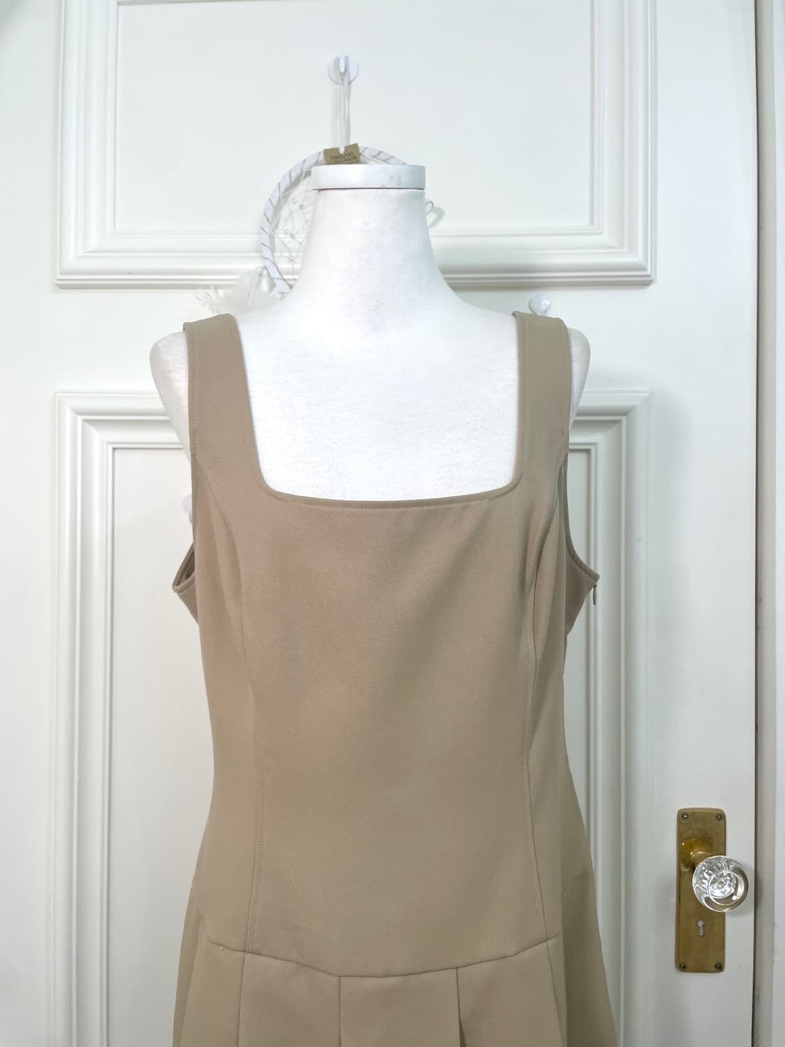 beige square-neck pleats midi opc 상품이미지5