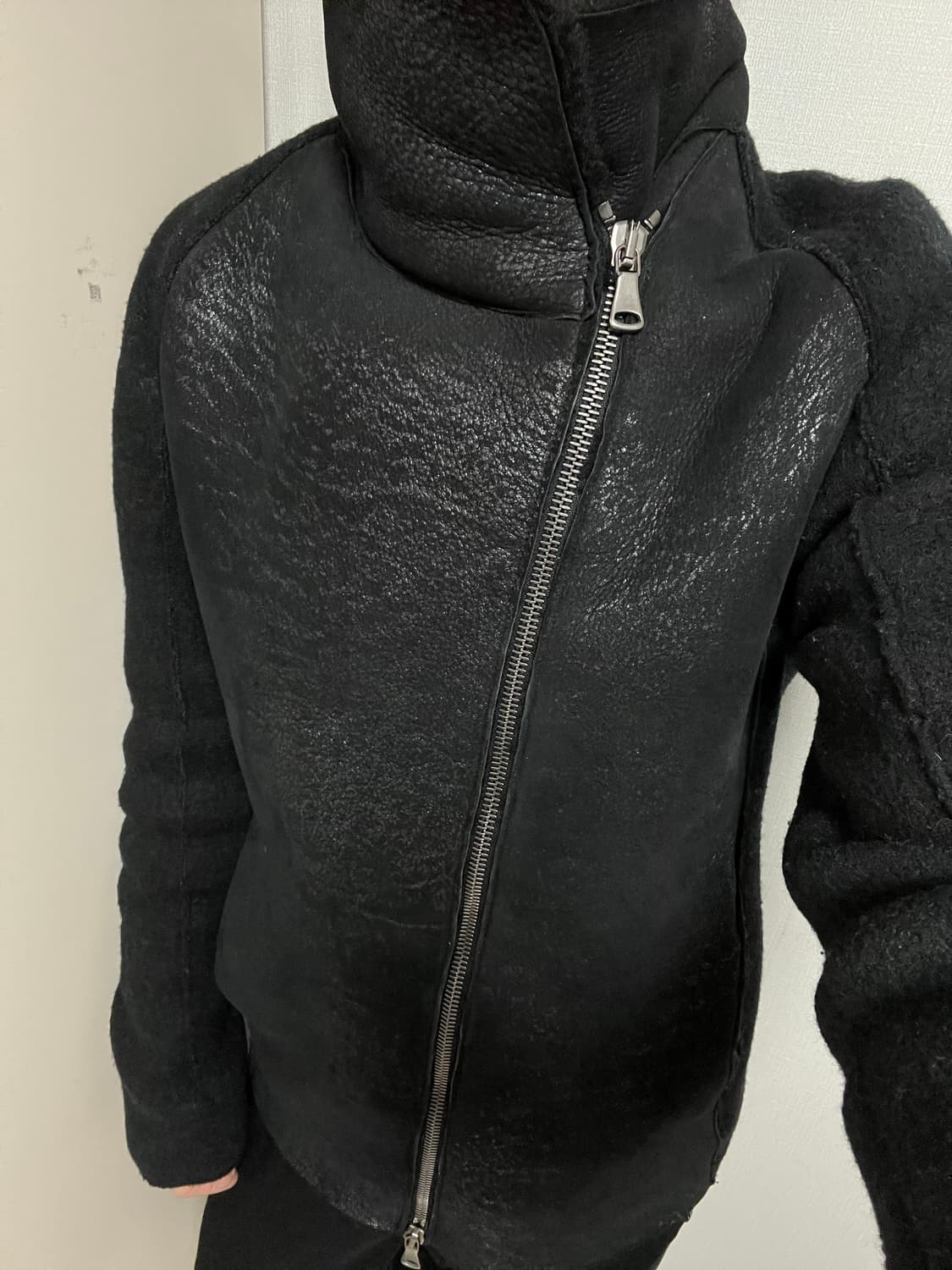 트랜짓 사선 하이넥 램스킨 무스탕자켓 상품이미지4