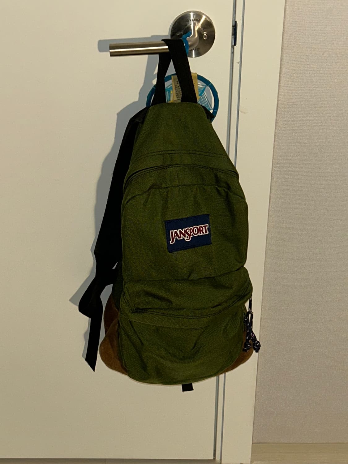 JanSport 클래식 백팩 (카키색) 상품이미지2