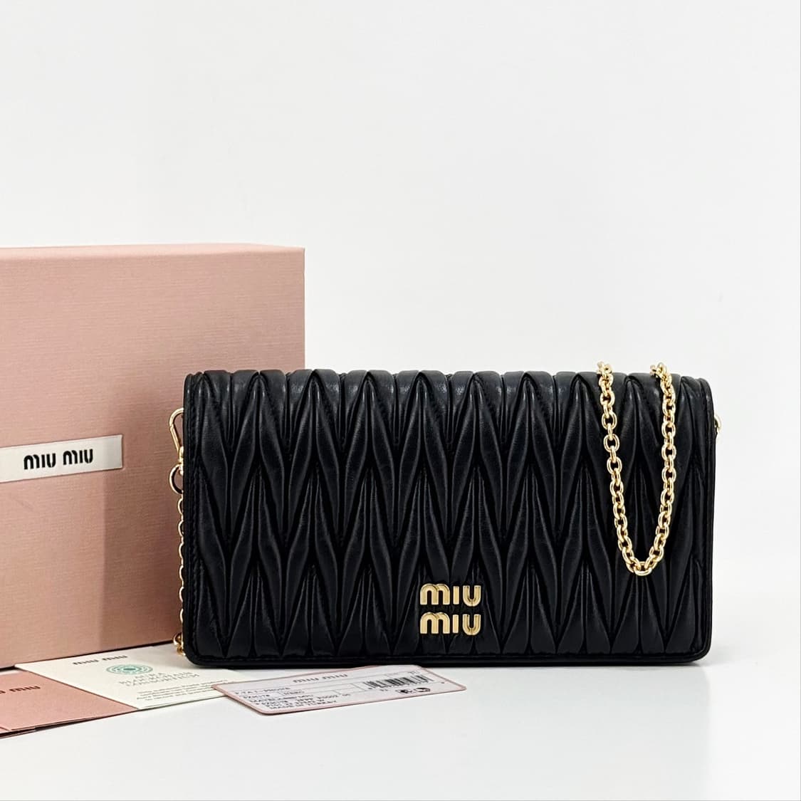 미우미우 마테라쎄 체인 크로스백 블랙 (5ZH178) 상품이미지1