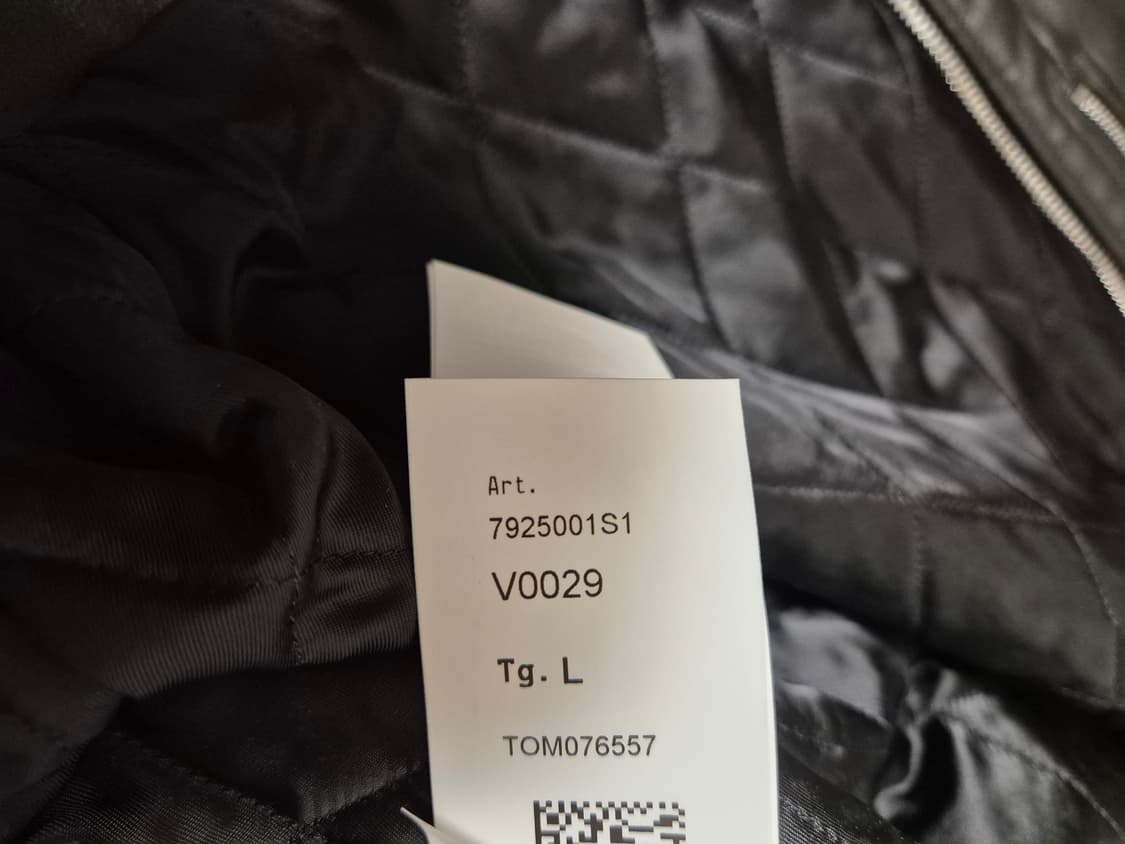 슈프림 스톤아일랜드 레더 봄버 블랙 상품이미지9