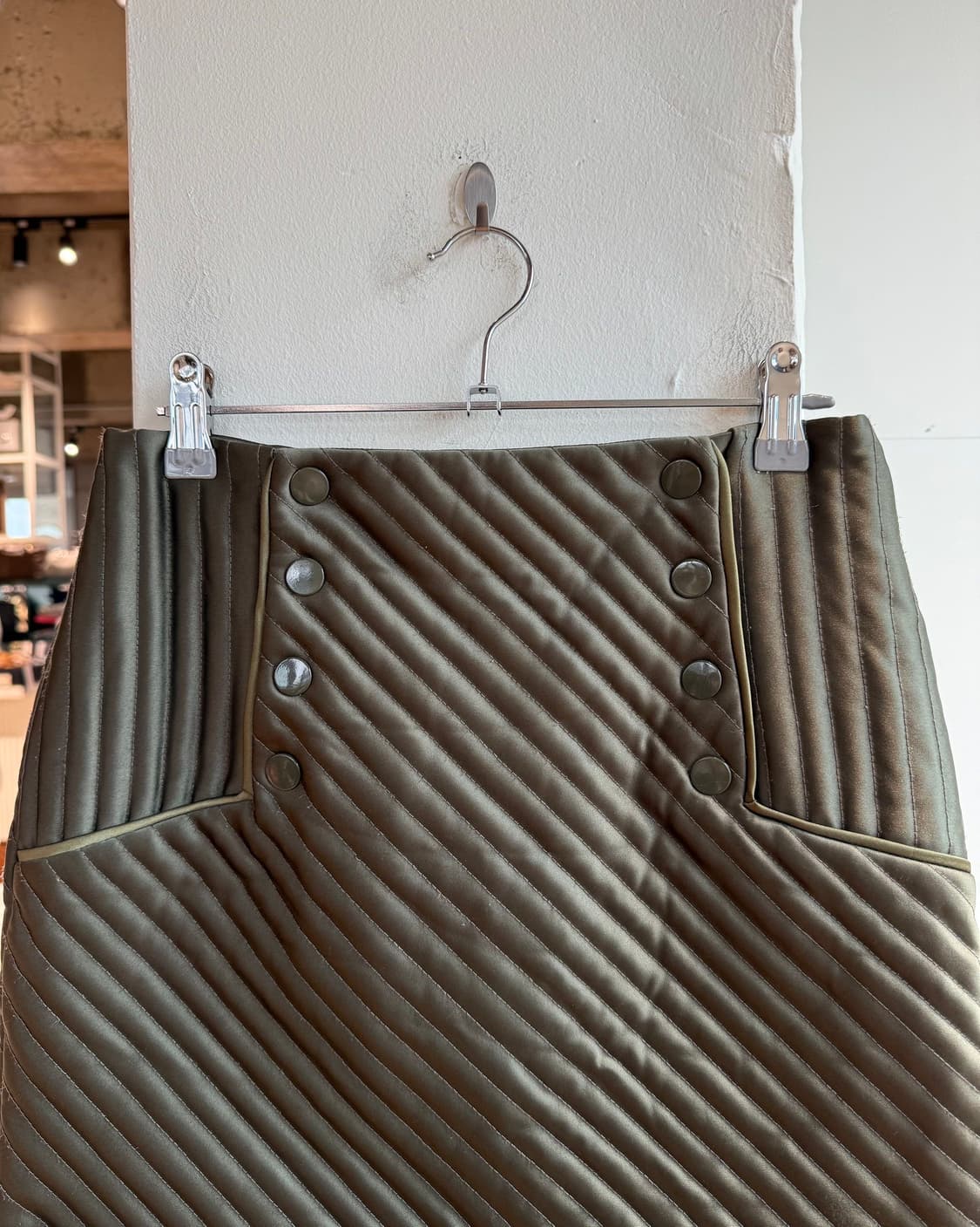 산드로 올리브 퀼팅 미니스커트  상품이미지3