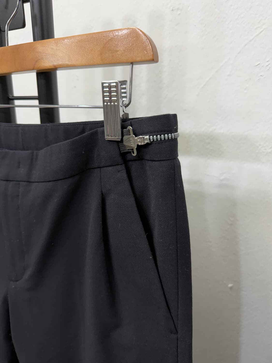 정품) 솔리드옴므  22ss 허리 스트랩 슬랙스 바지 46 상품이미지3