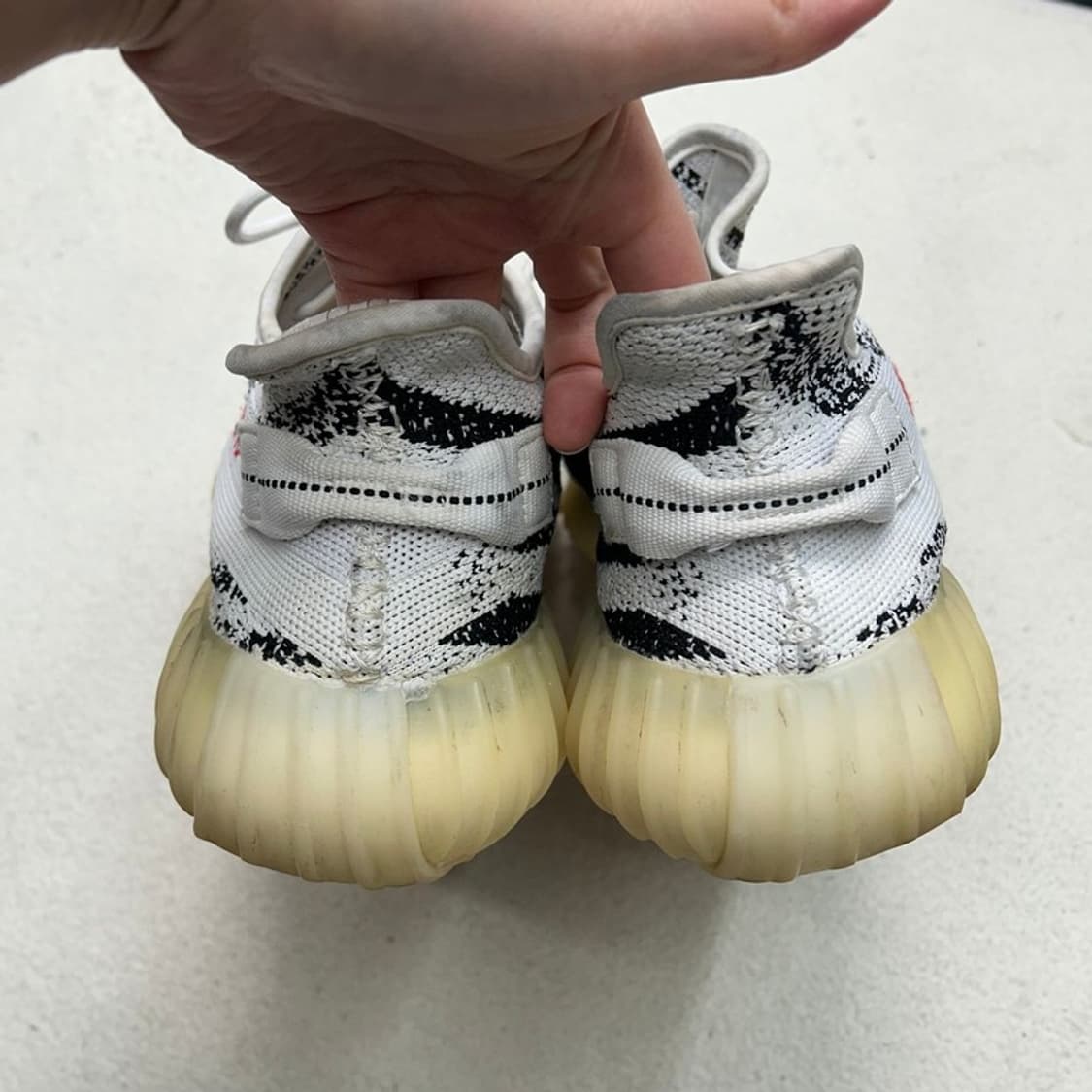 아디다스 이지부스트 350 V2 지브라 스니커즈 280 상품이미지6