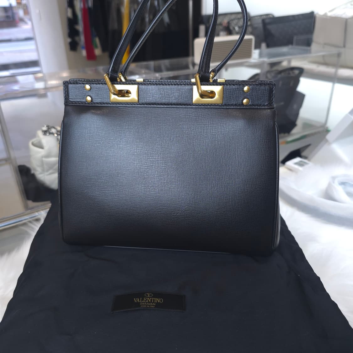 [중고/정품] 발렌티노 카프스킨 알코브 락스터드백 미디엄 상품이미지2