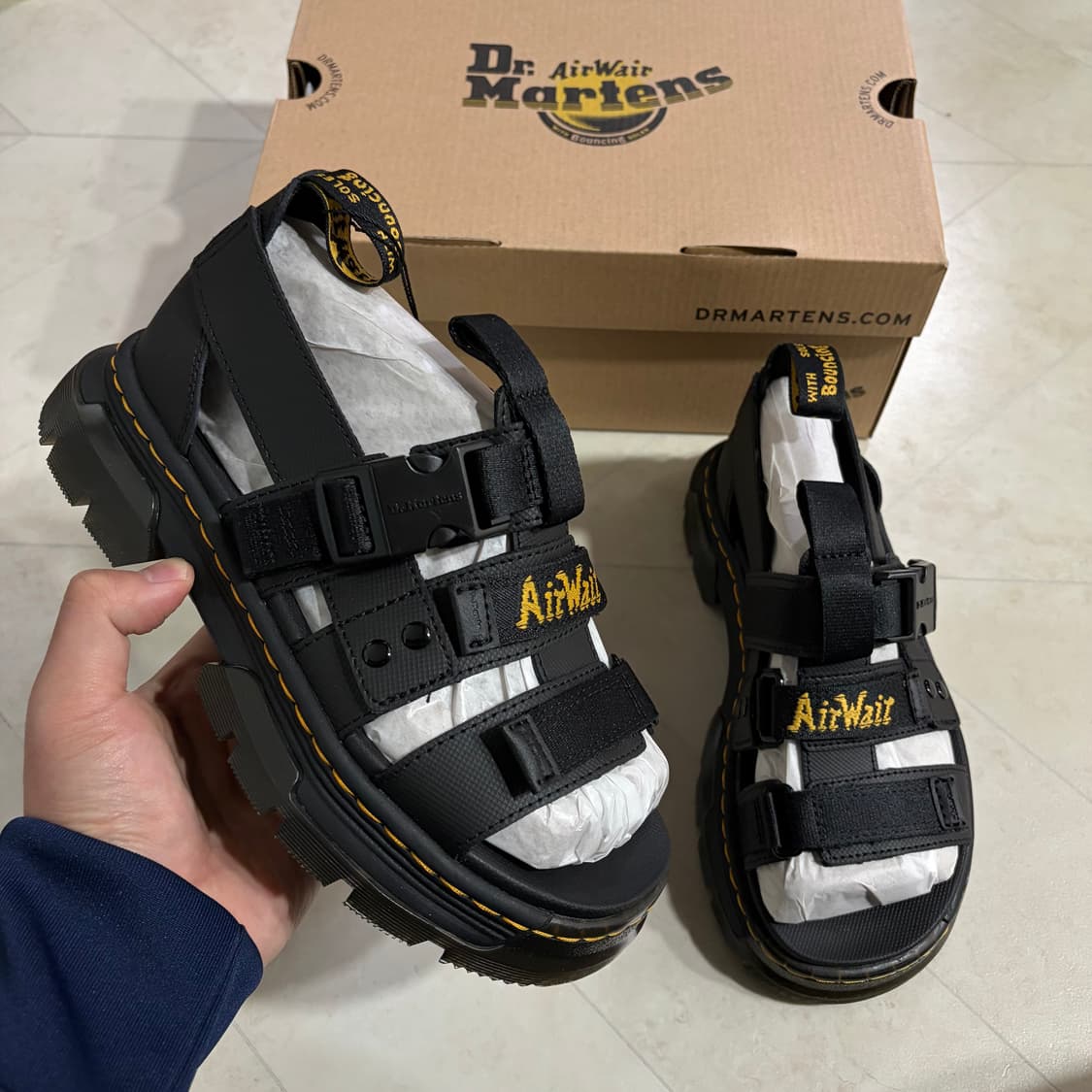 새상품[230]닥터마틴 피어슨 웨빙 샌들 블랙 상품이미지2