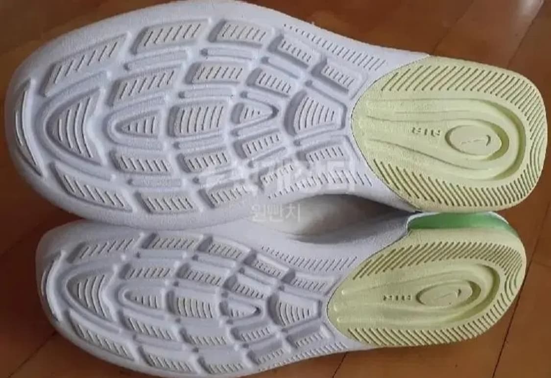 나이키 에어 맥스 엑시스 230-극미중고 상품이미지6