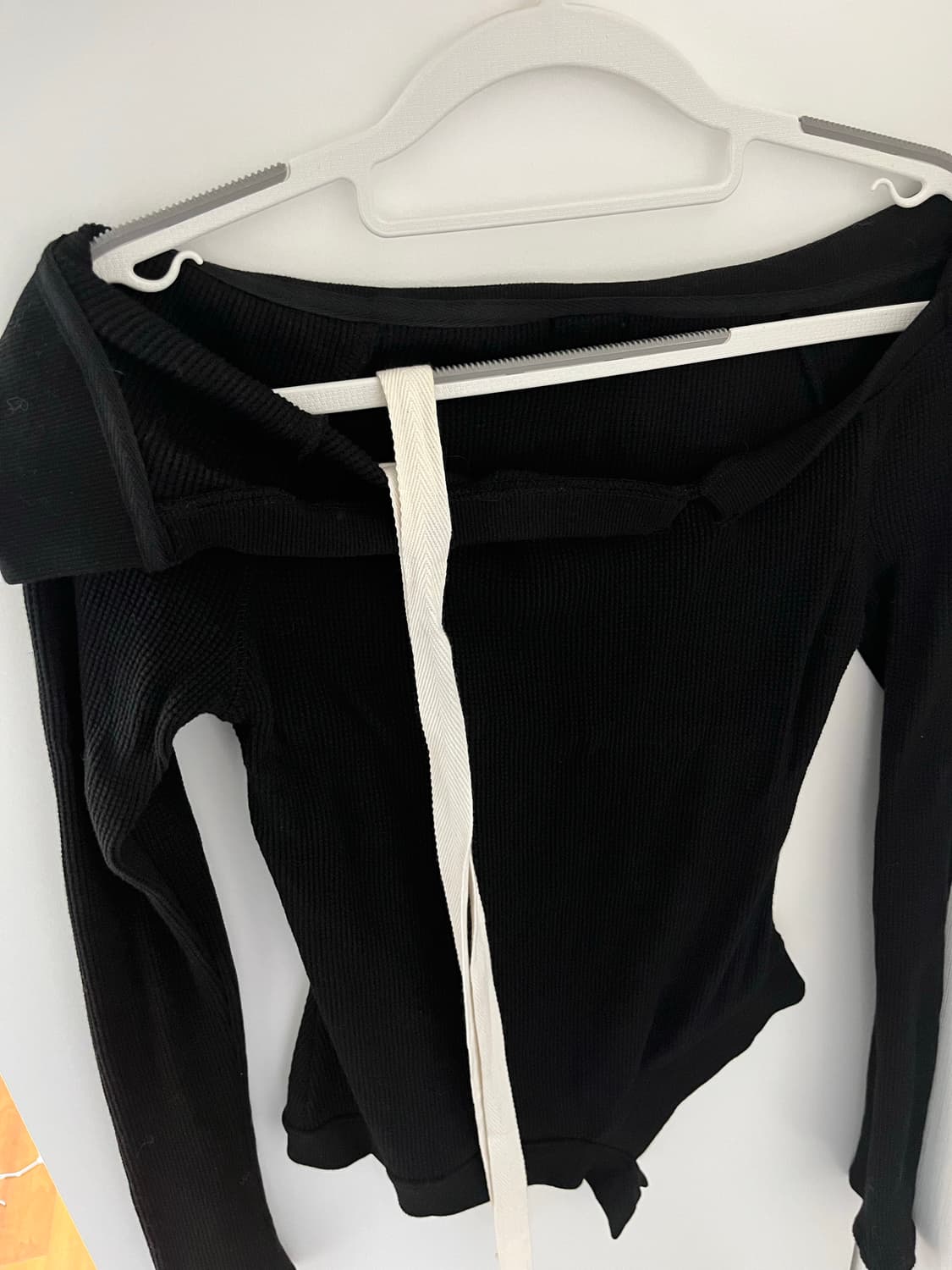 글로니 데미 컷아웃 롱슬리브 오프숄더 블랙 S 상품이미지4