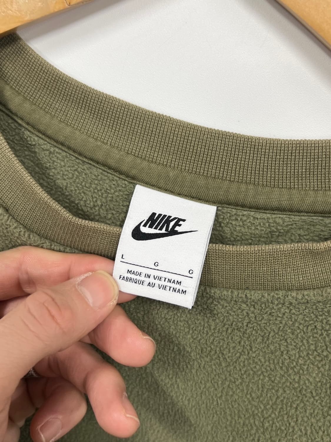 나이키 빅스우시 카키 후리스 맨투맨 상품이미지4