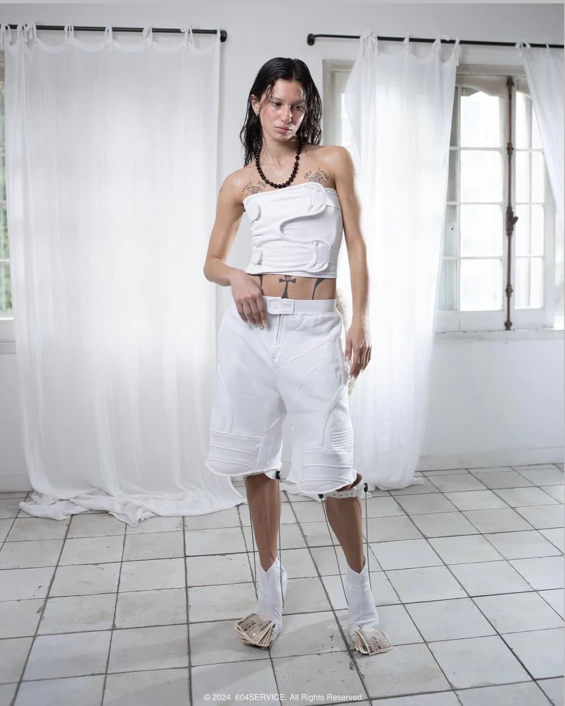 BIKER BANDING SWEAT SHORT IN WHITE 상품이미지1