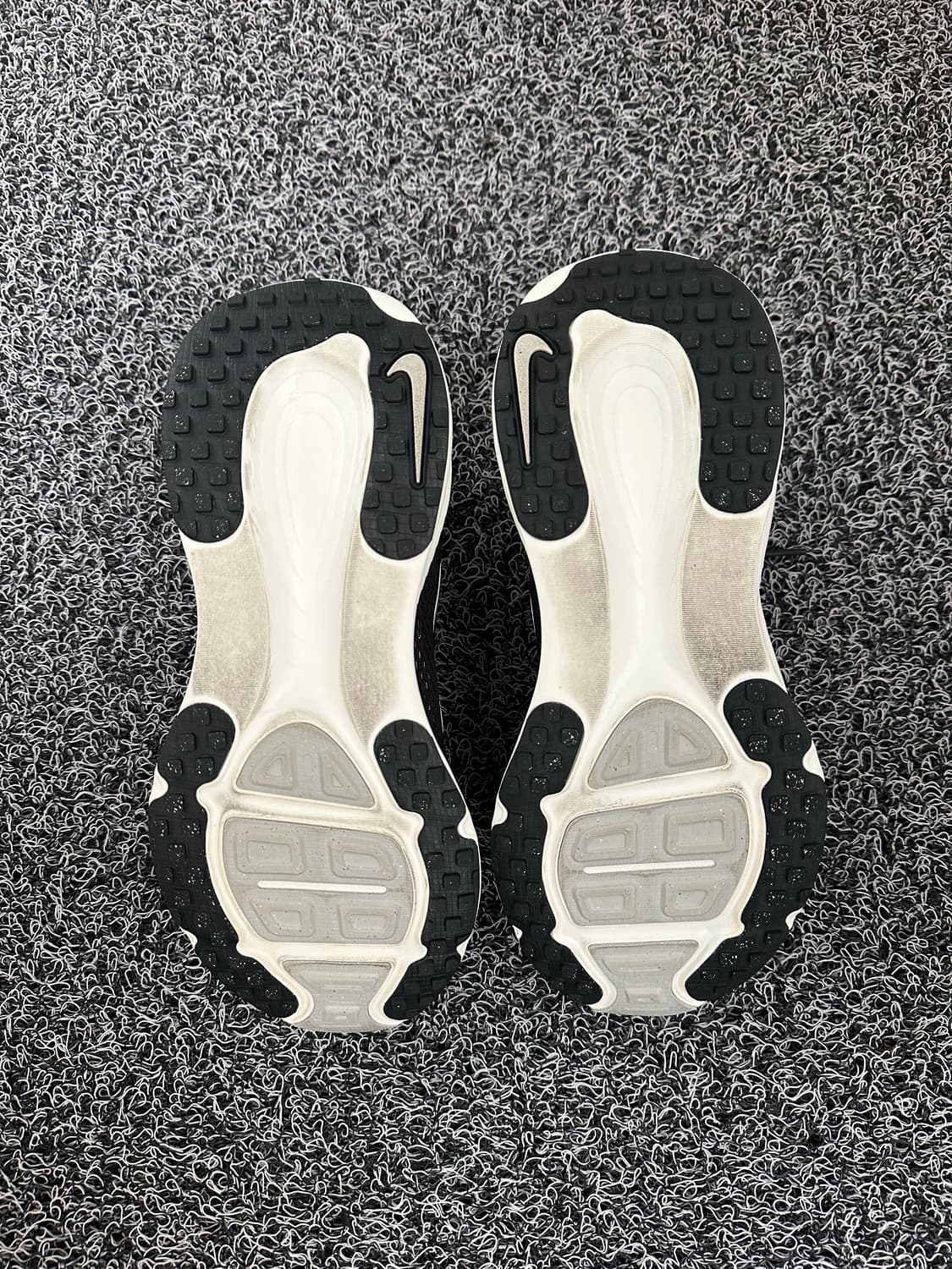 나이키 보메로 18 블랙 275mm 런닝화 상품이미지5