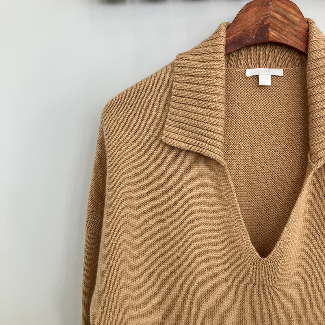 코스 사이드 트임 폴로 스웨터 상품이미지2