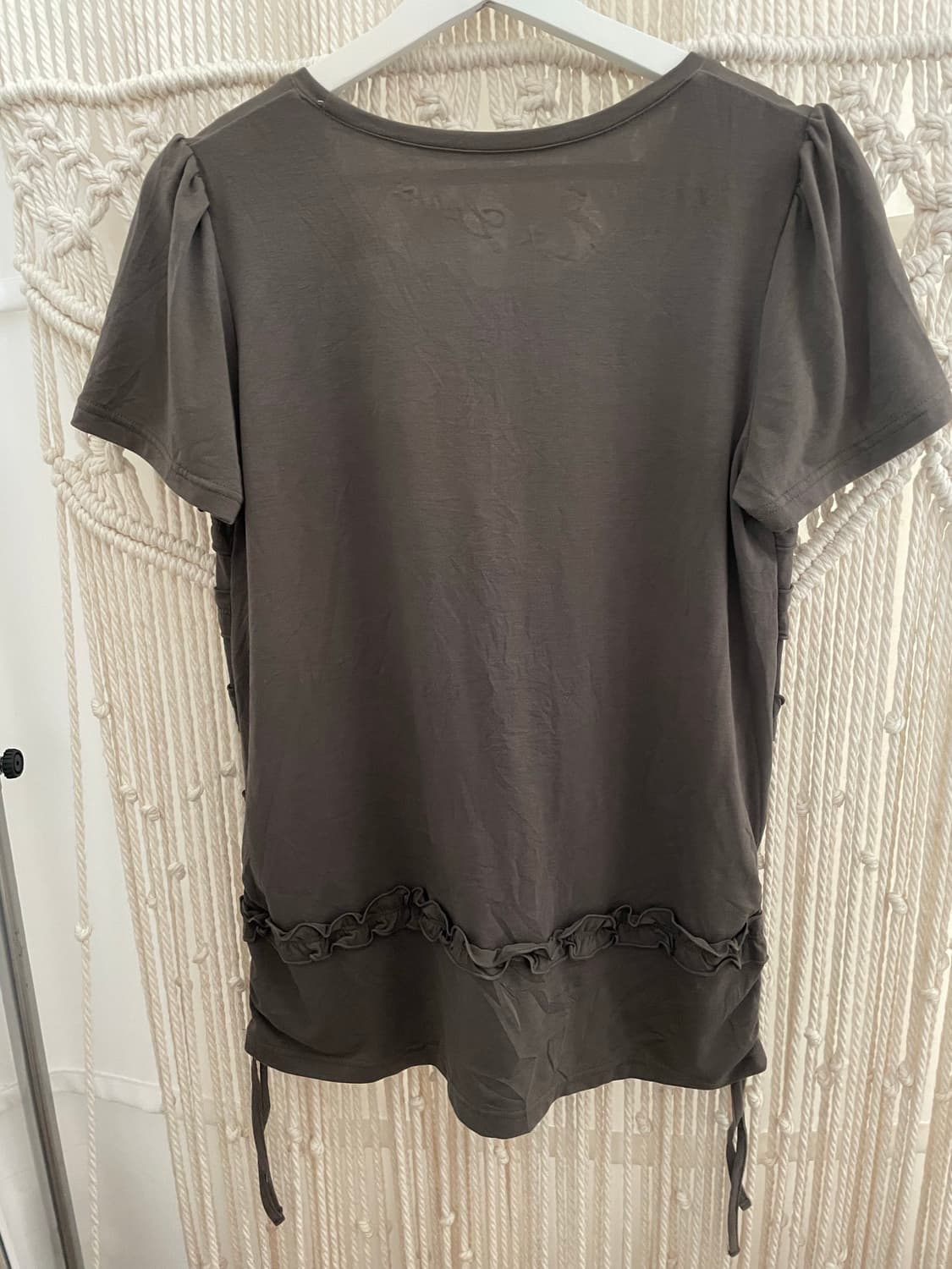 다크 그레이 프릴 반팔 티셔츠 상품이미지2