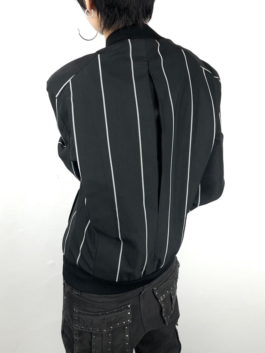 Juun.J Pinstripe Pleated Bomber Jacket 상품이미지1