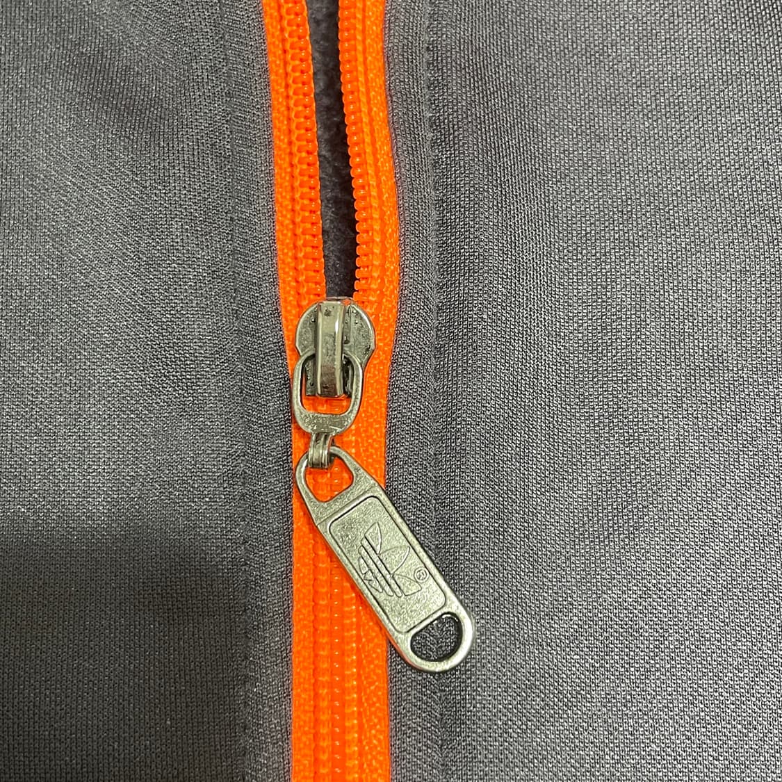 아디다스 파이어버드 로고 삼선 차콜 집업져지 여성M 상품이미지3