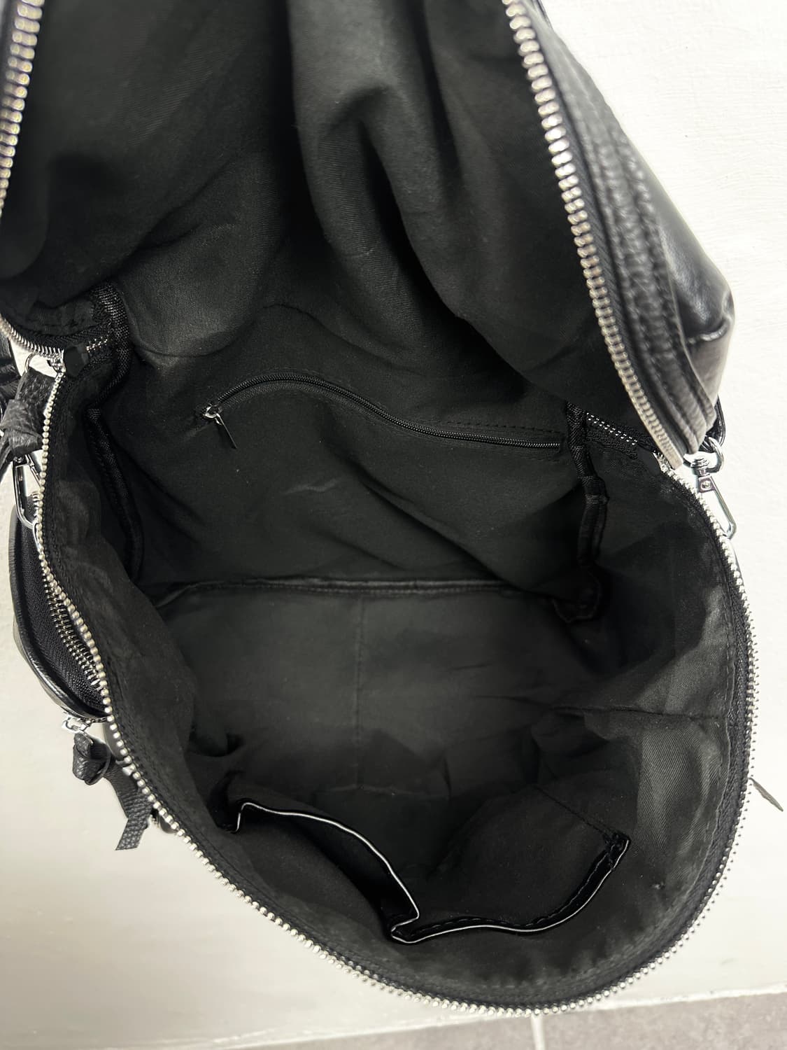 Zip Detail Faux Leather Multi-Pocket Sho 상품이미지9