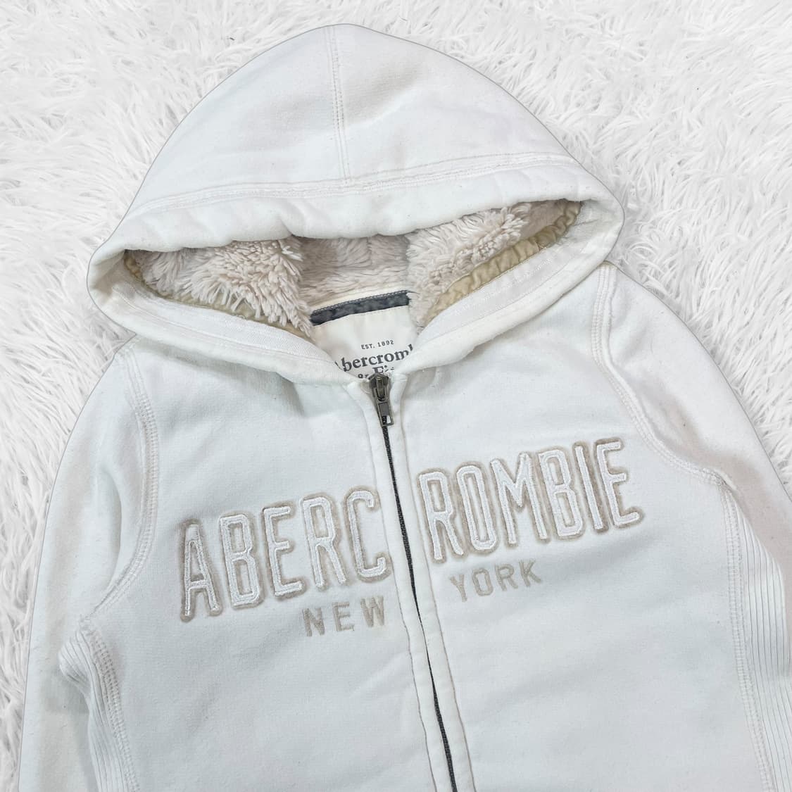 아베크롬비 스펠 로고 양털 후드집업 화이트 상품이미지3