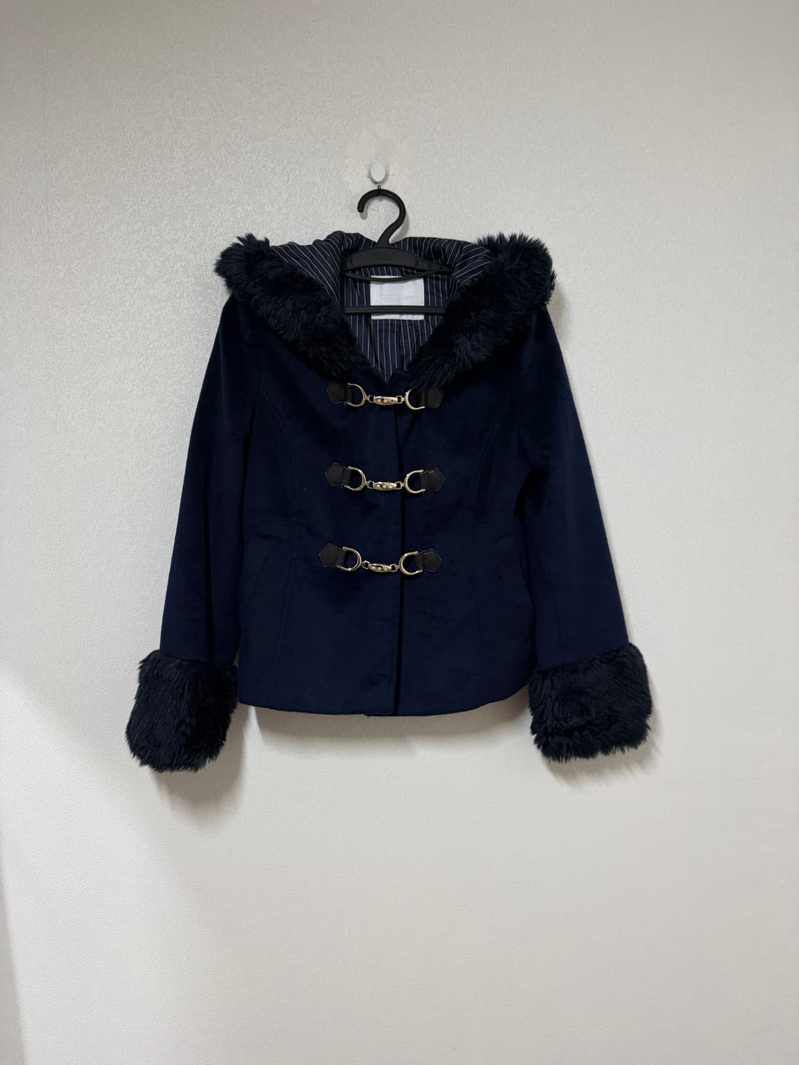 세실맥비 숏 퍼 코트 네이비 달천 갸루 상품이미지1