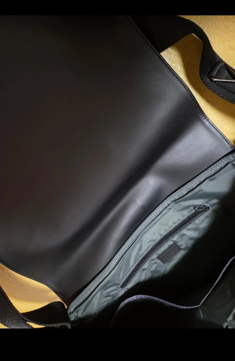 내셔널 퍼블리시티 블랙 가죽 크로스백 상품이미지2