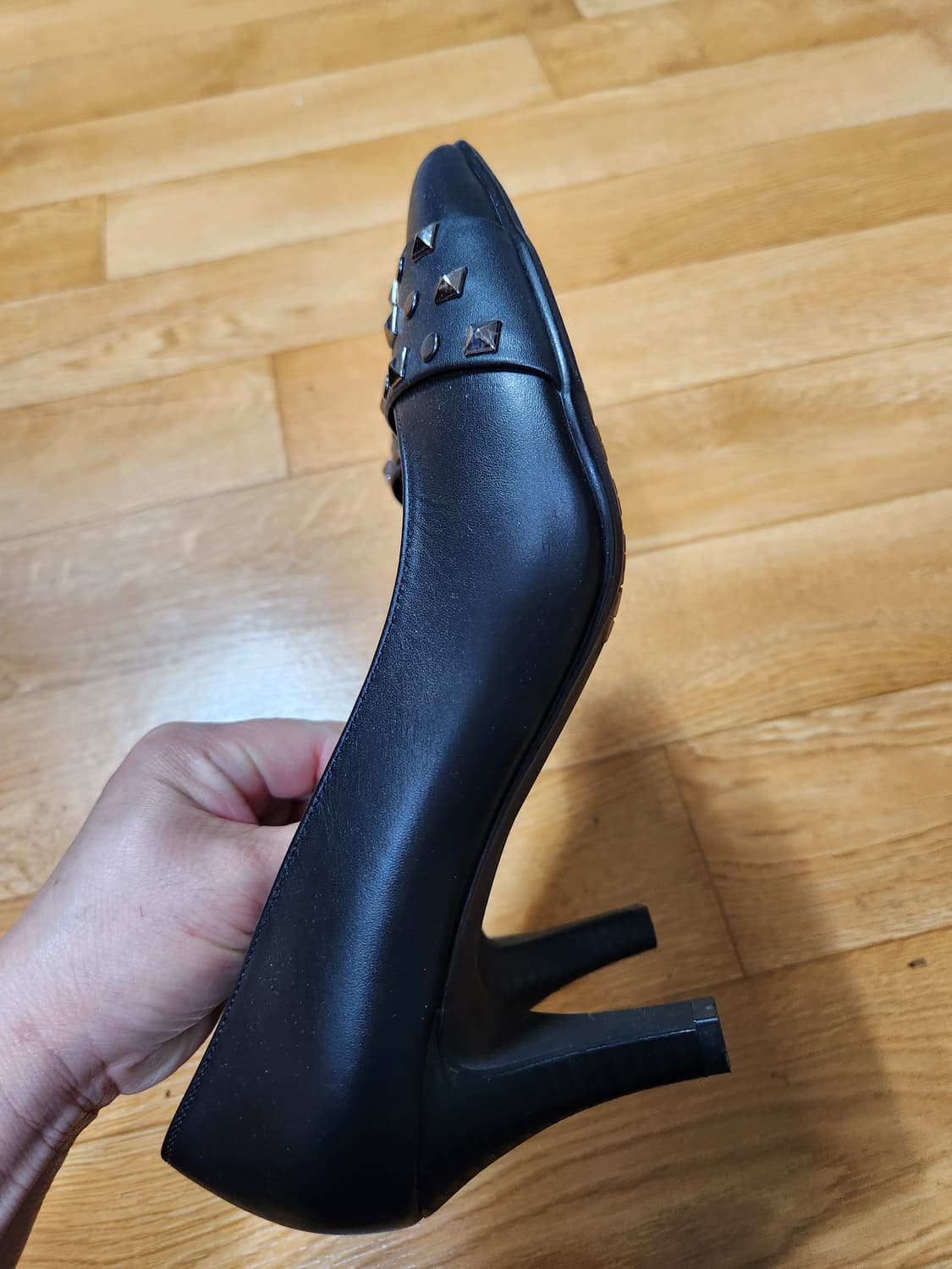 새것)에스콰이아 스터드 장식 블랙 여성 펌프스힐245 상품이미지6