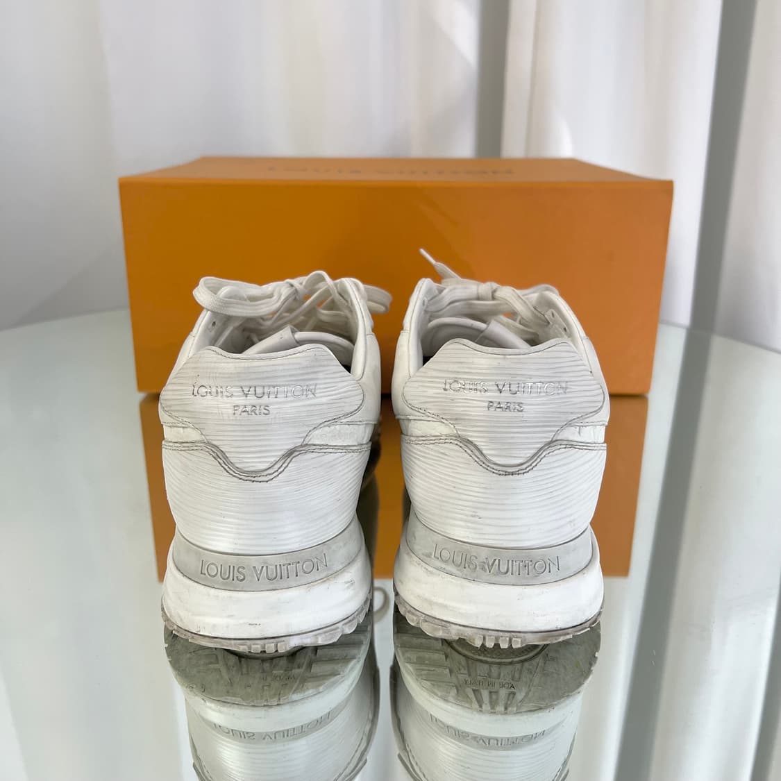 루이비통 토뤼옹 런어웨이 화이트 260 상품이미지5