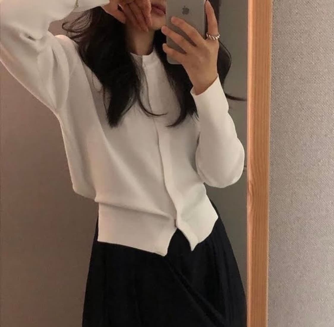 아모멘토 라운디드 숄더 가디건 아이보리 상품이미지1
