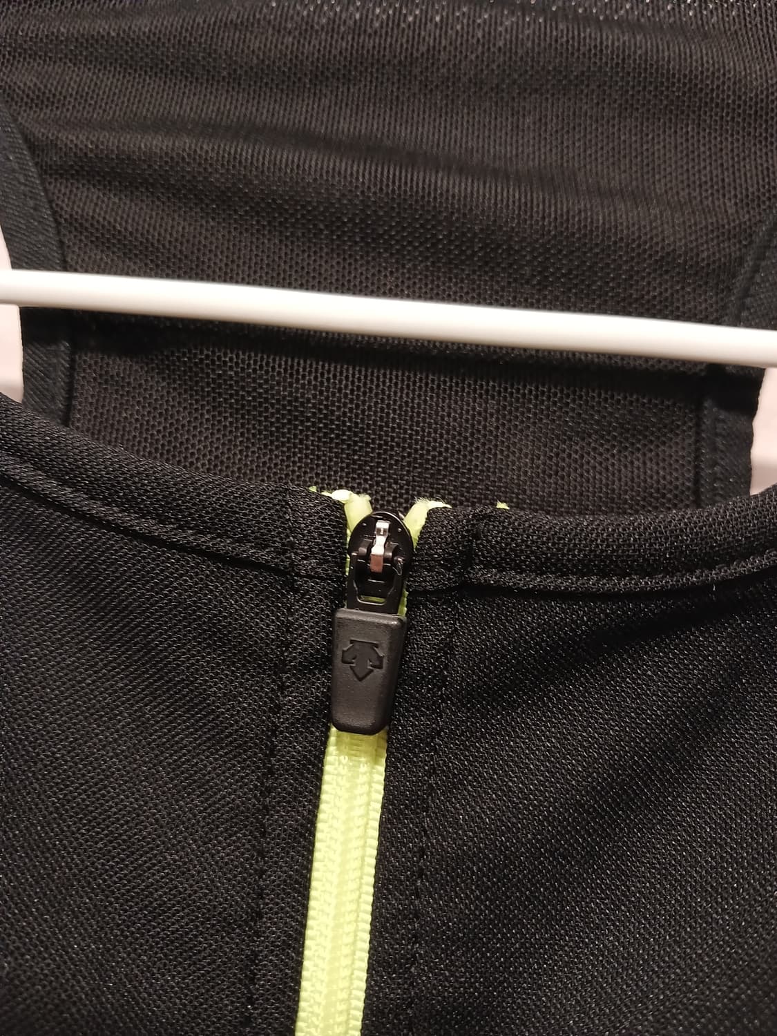 데상트 정품 여성 러닝 민소매 집업 85 사이즈 상품이미지2