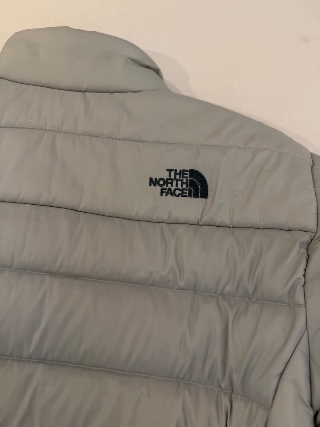 해외판) 노스페이스 550필 구스다운 경량패딩 그레이 상품이미지6