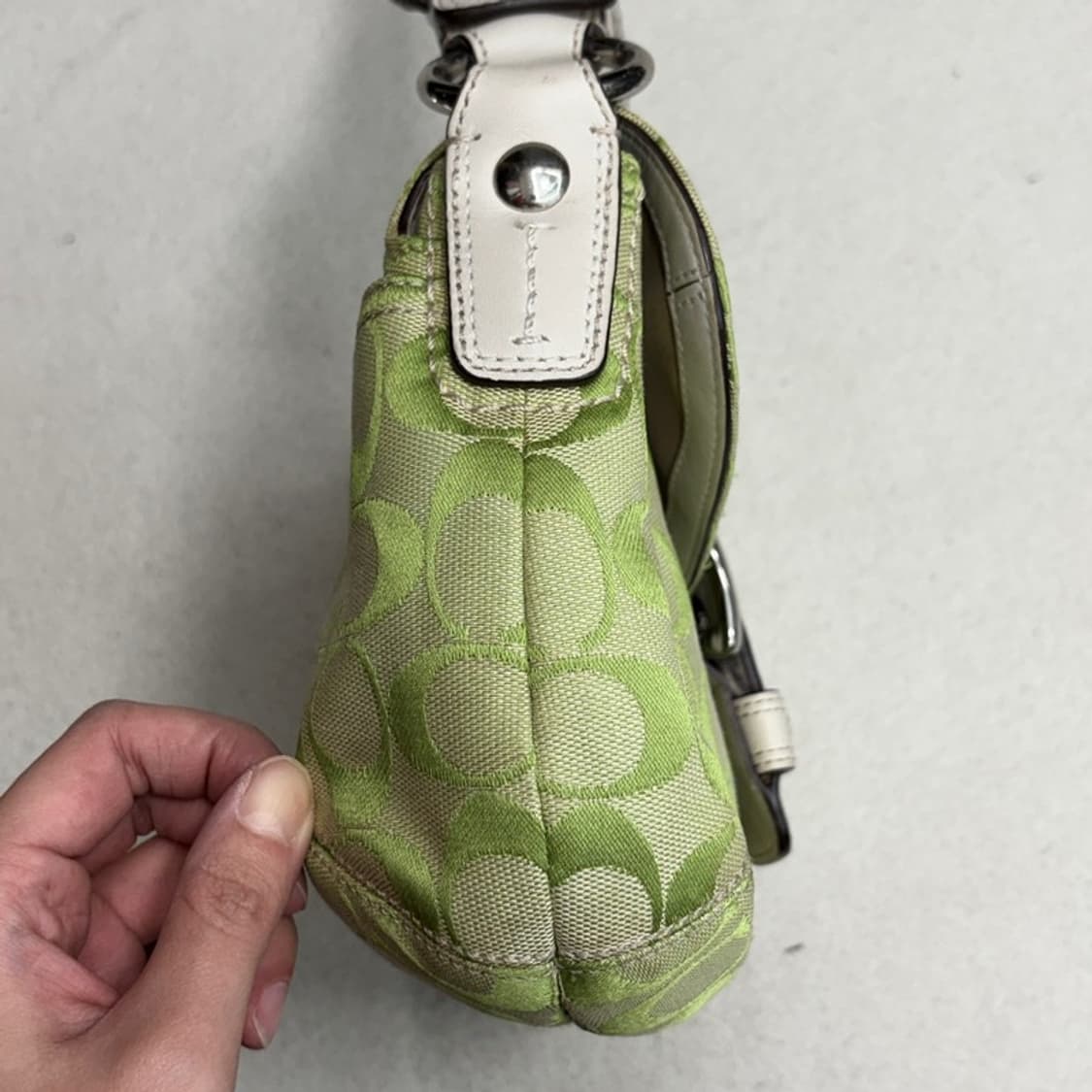 COACH 그린 시그니처 소호 버클 숄더백 상품이미지3